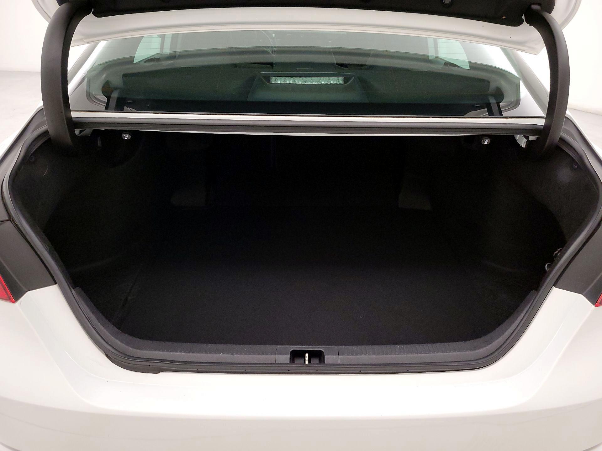 Thumbnail: 2019 Toyota Camry - 20