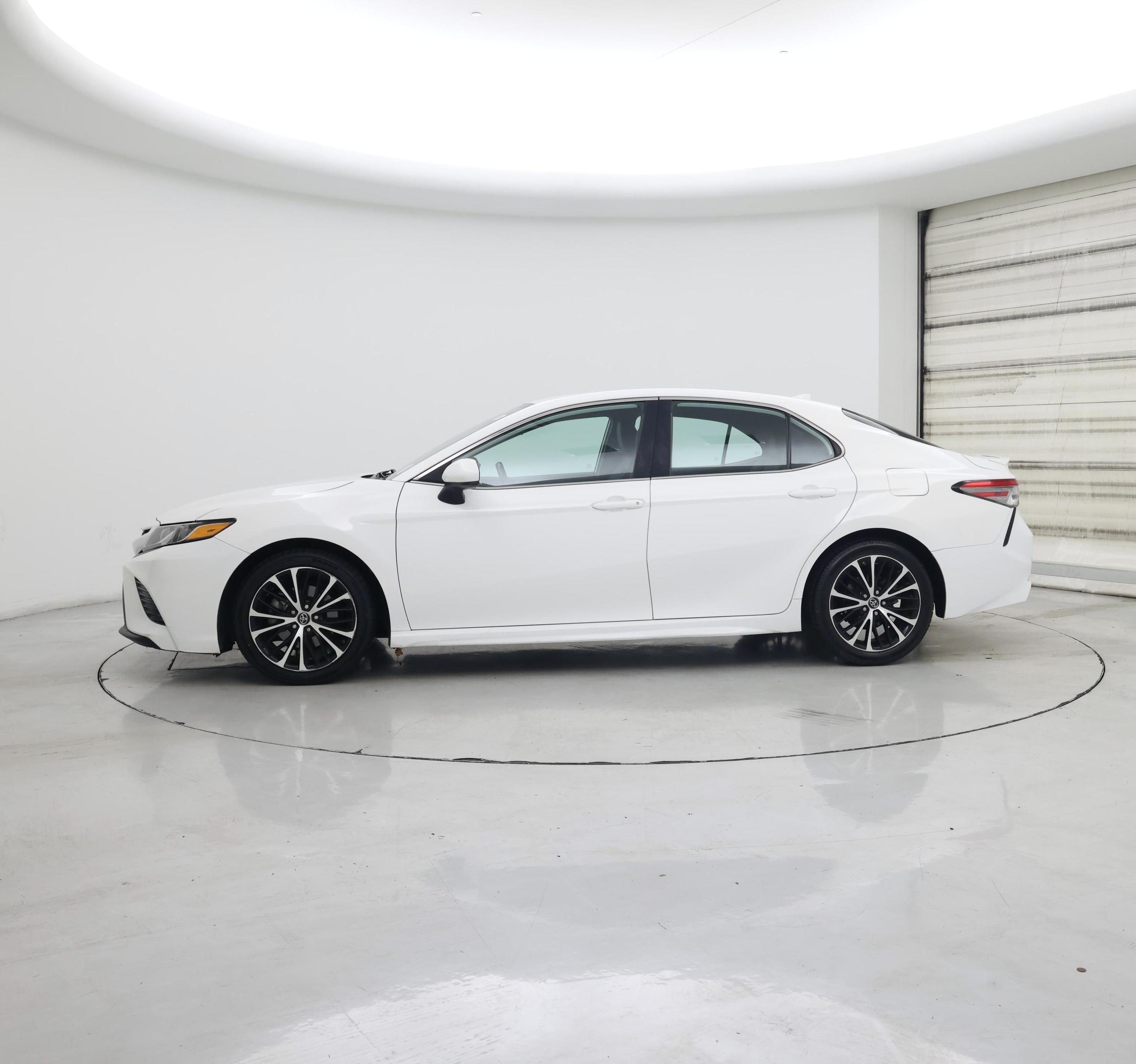 Thumbnail: 2019 Toyota Camry - 3