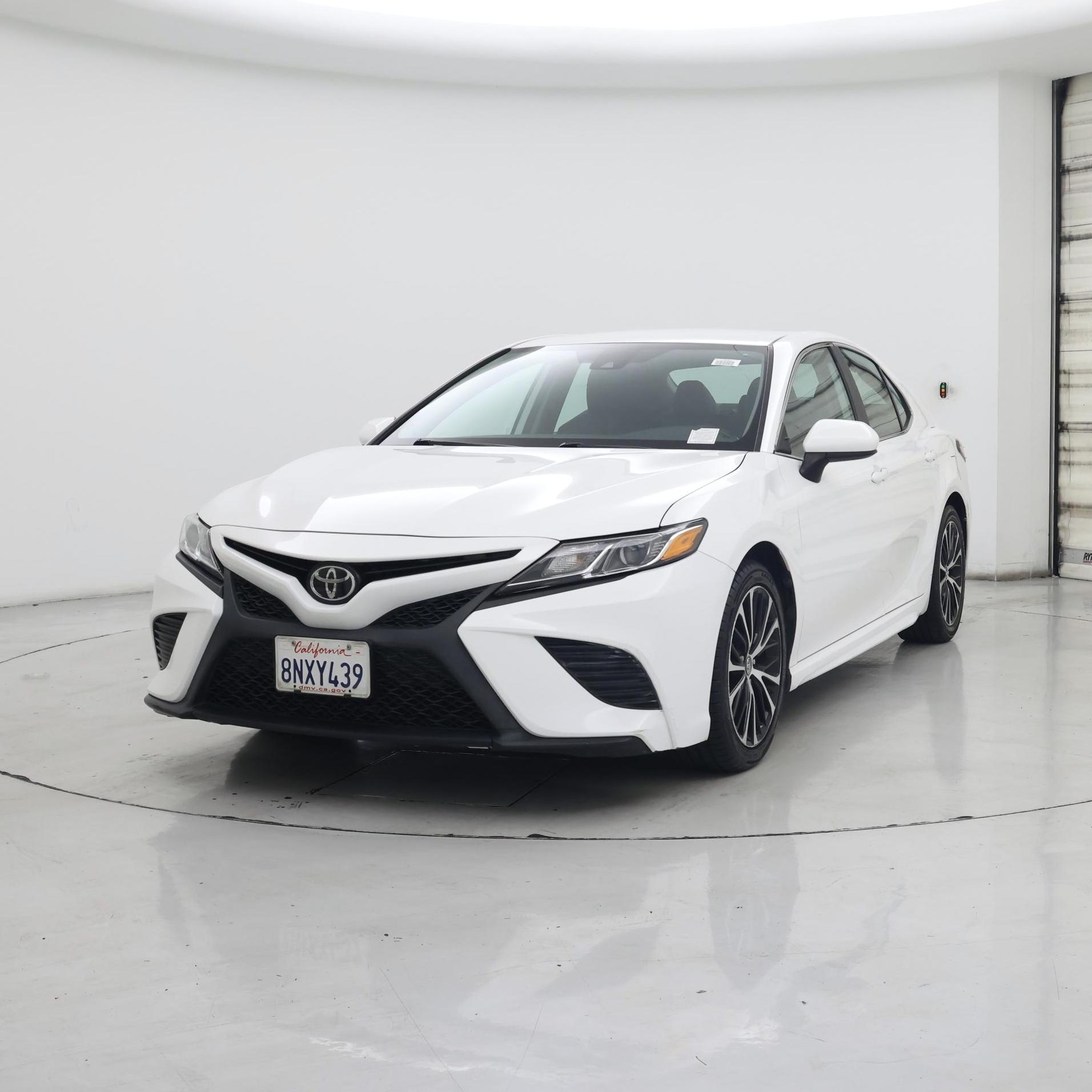 Thumbnail: 2019 Toyota Camry - 4