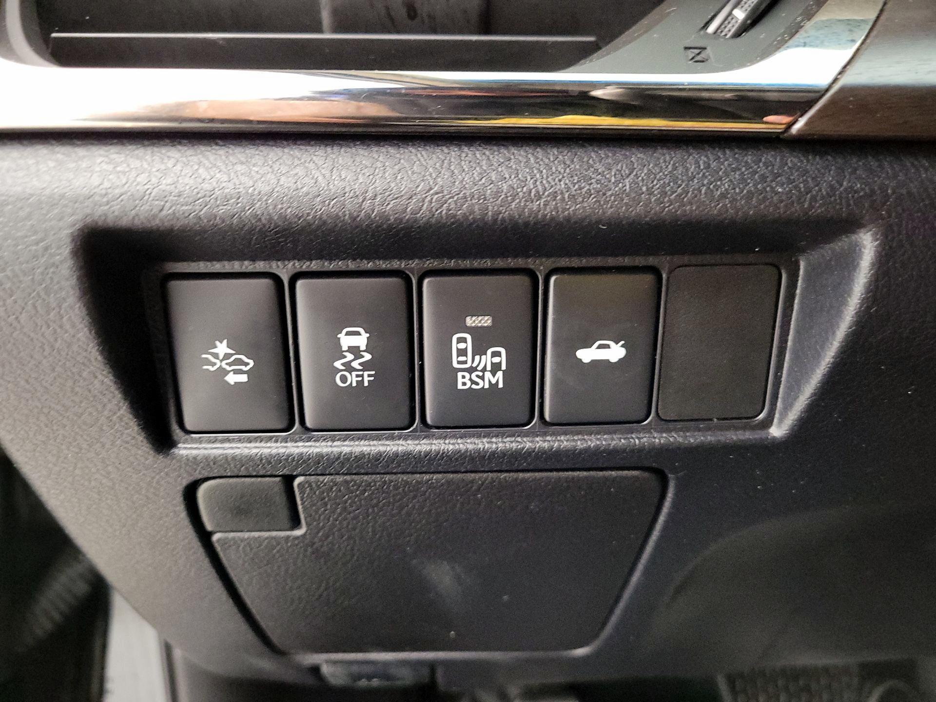 Thumbnail: 2018 Toyota Avalon - 13