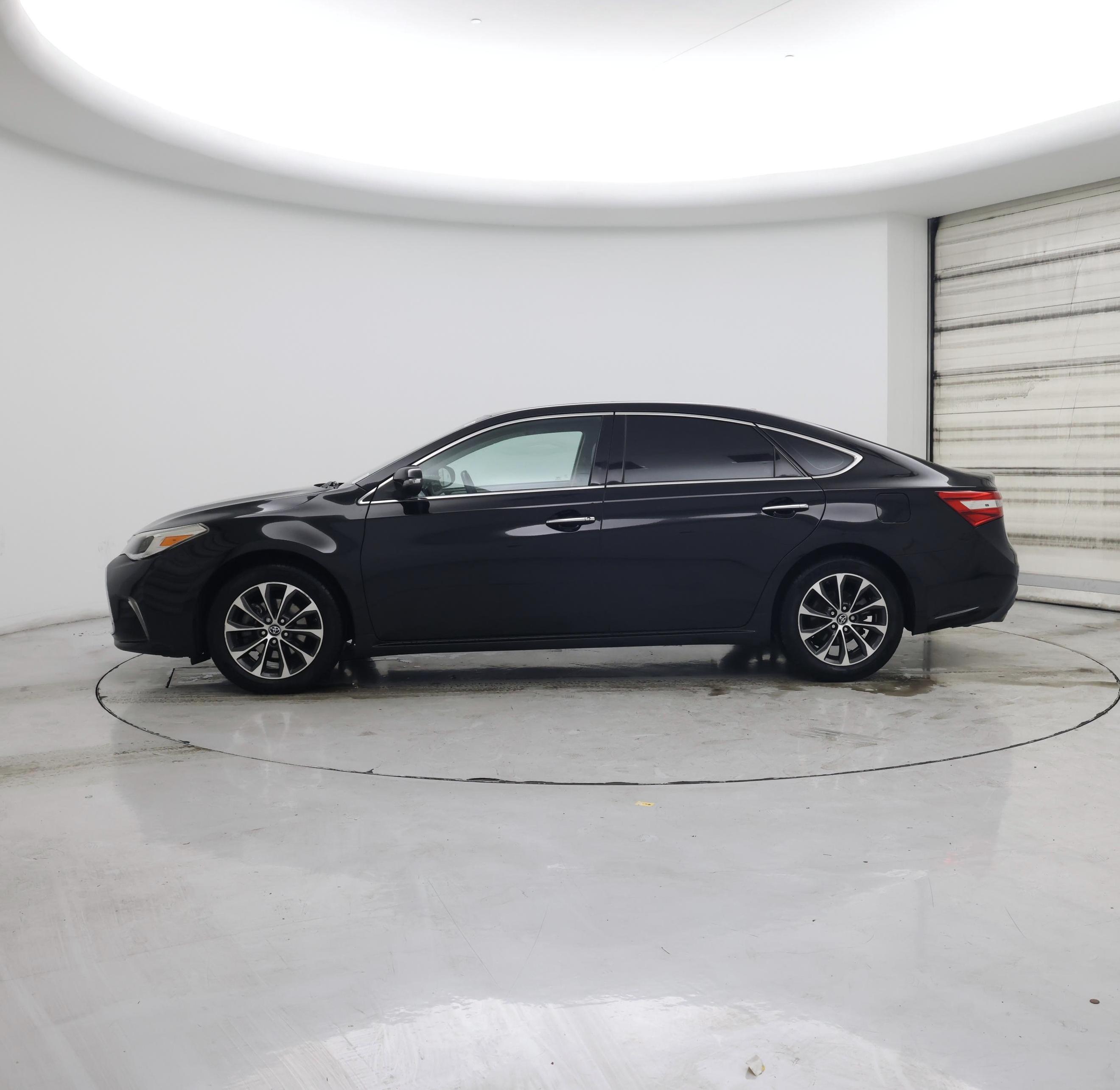 Thumbnail: 2018 Toyota Avalon - 3