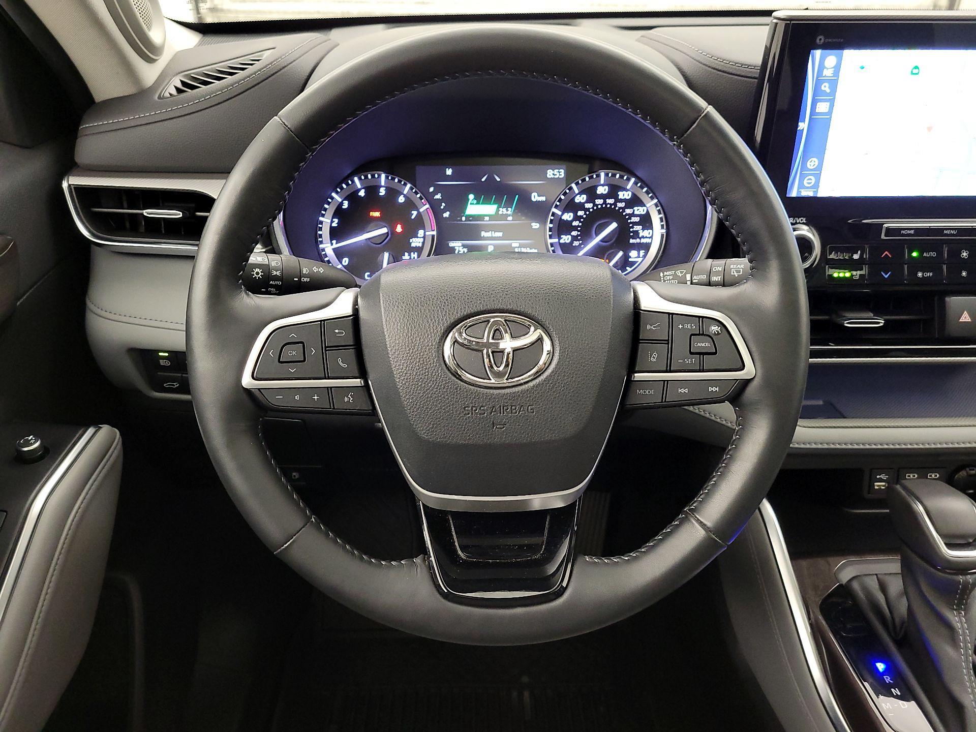 Thumbnail: 2022 Toyota Highlander - 10