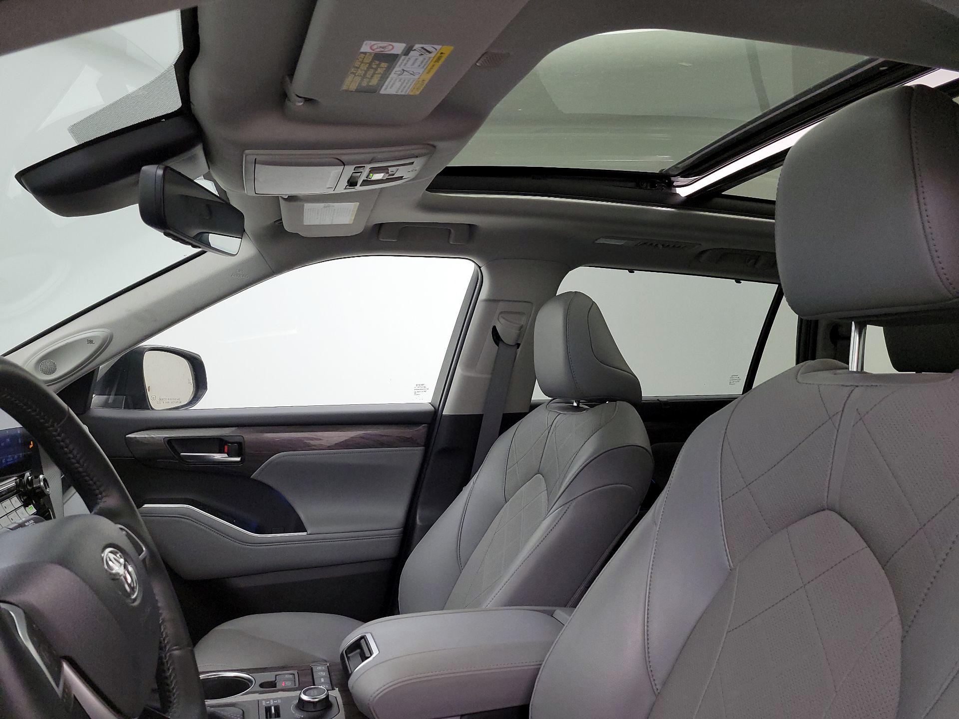 Thumbnail: 2022 Toyota Highlander - 20