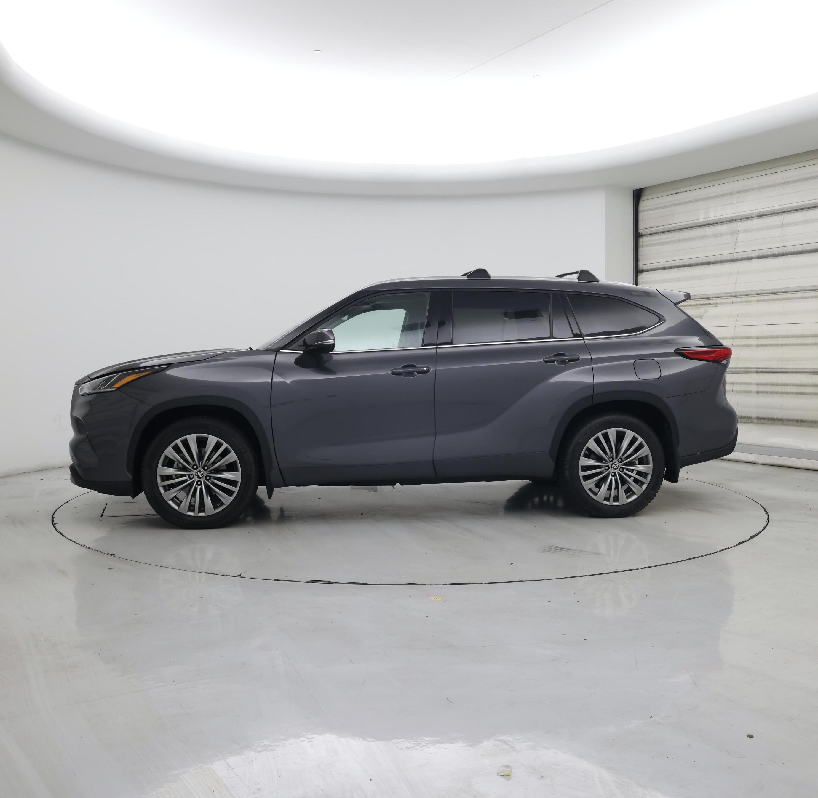 Thumbnail: 2022 Toyota Highlander - 3