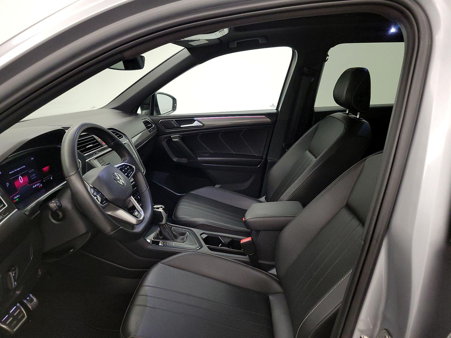 Thumbnail: 2023 Volkswagen Tiguan - 11