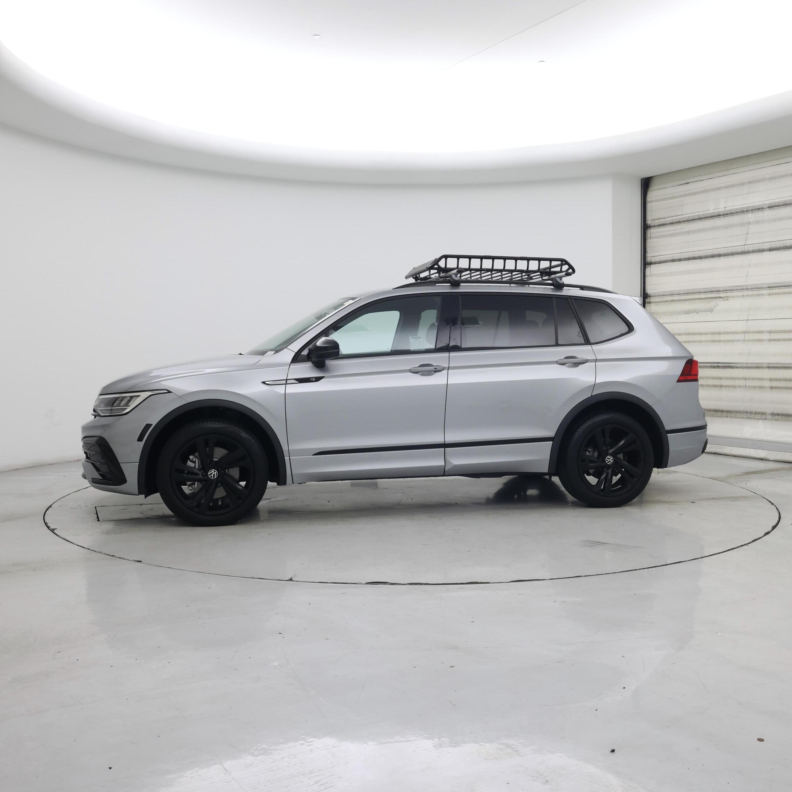 Thumbnail: 2023 Volkswagen Tiguan - 3