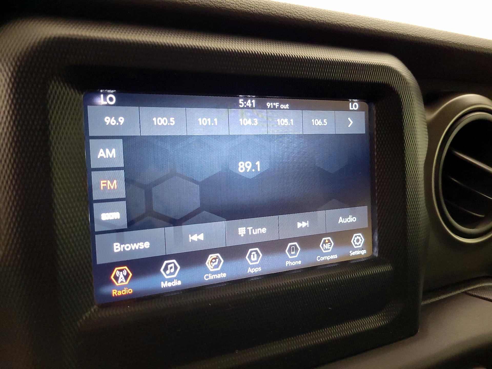 Thumbnail: 2018 Jeep Wrangler - 15