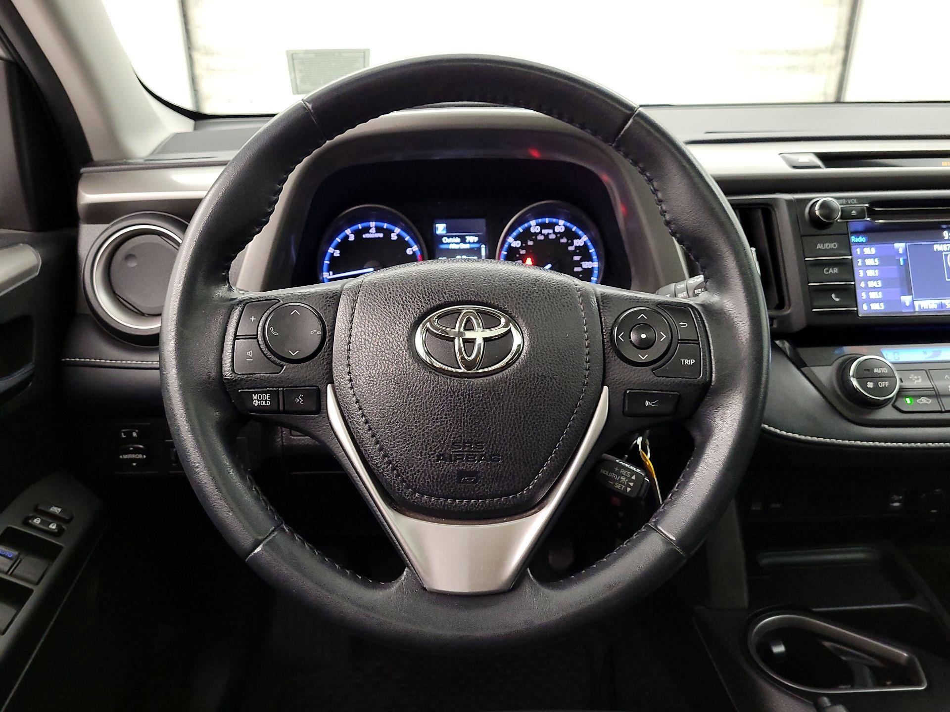 Thumbnail: 2018 Toyota RAV4 - 10