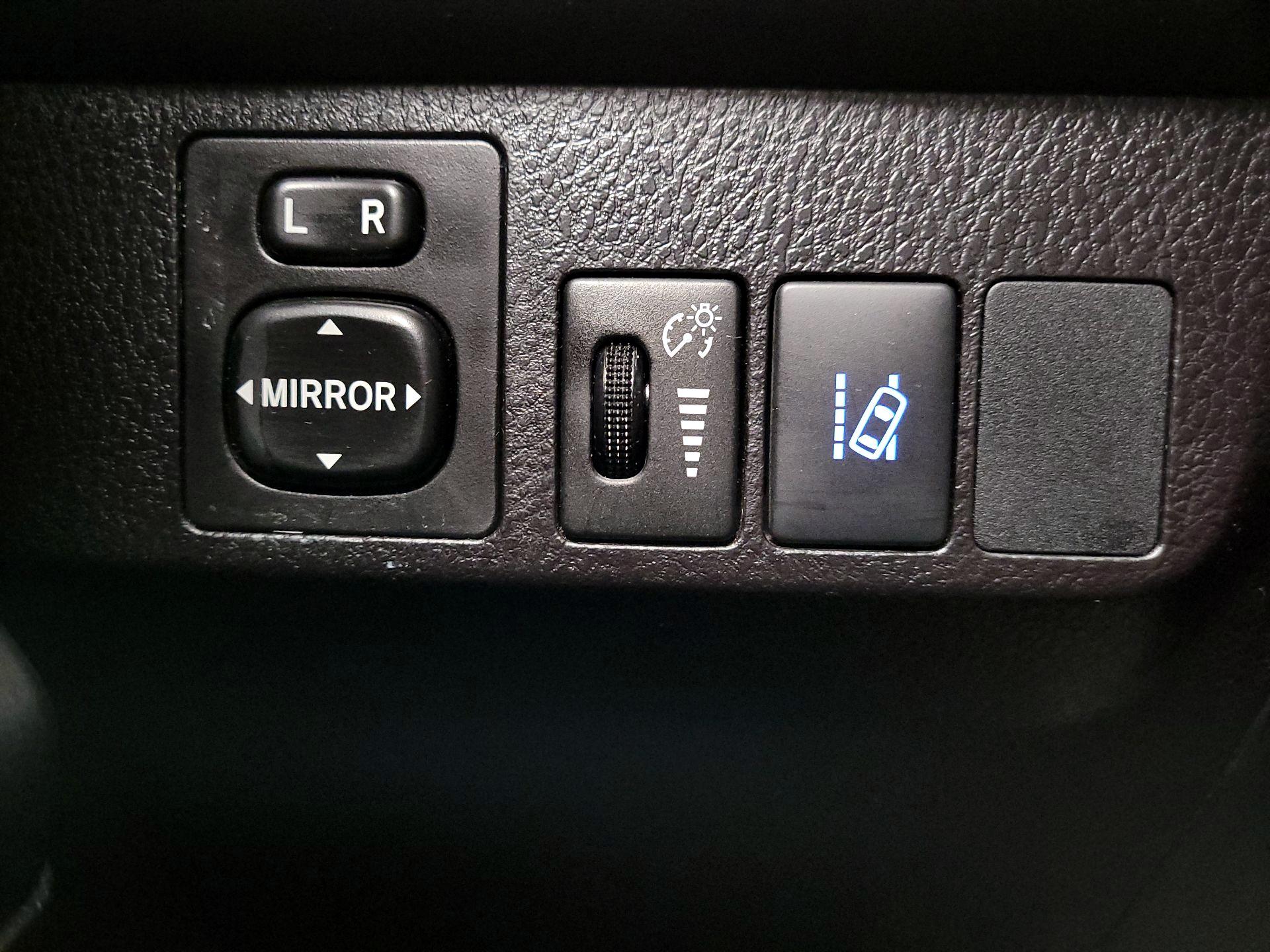 Thumbnail: 2018 Toyota RAV4 - 13