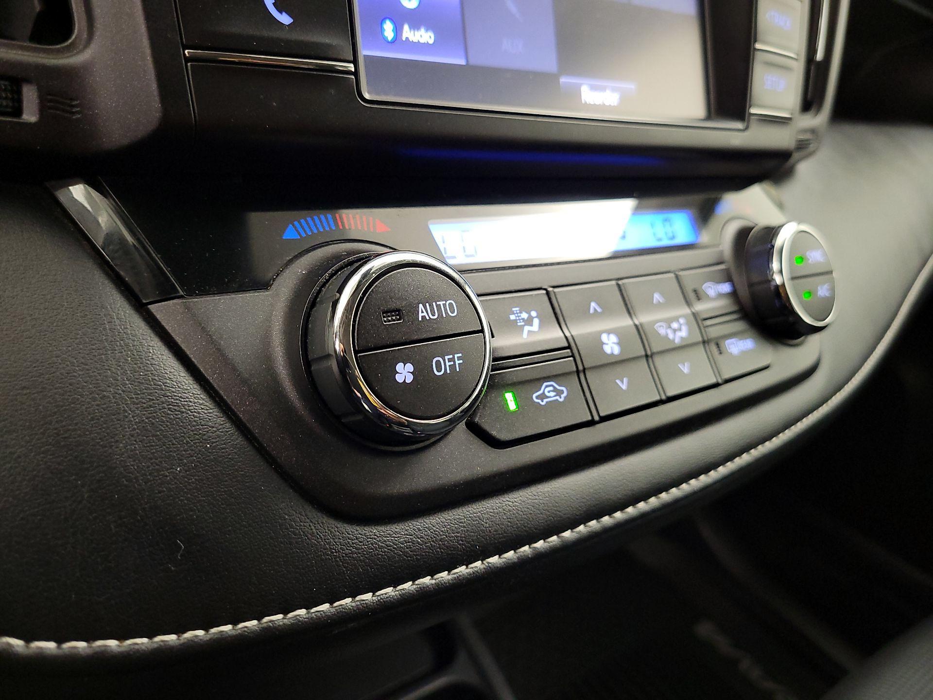 Thumbnail: 2018 Toyota RAV4 - 16