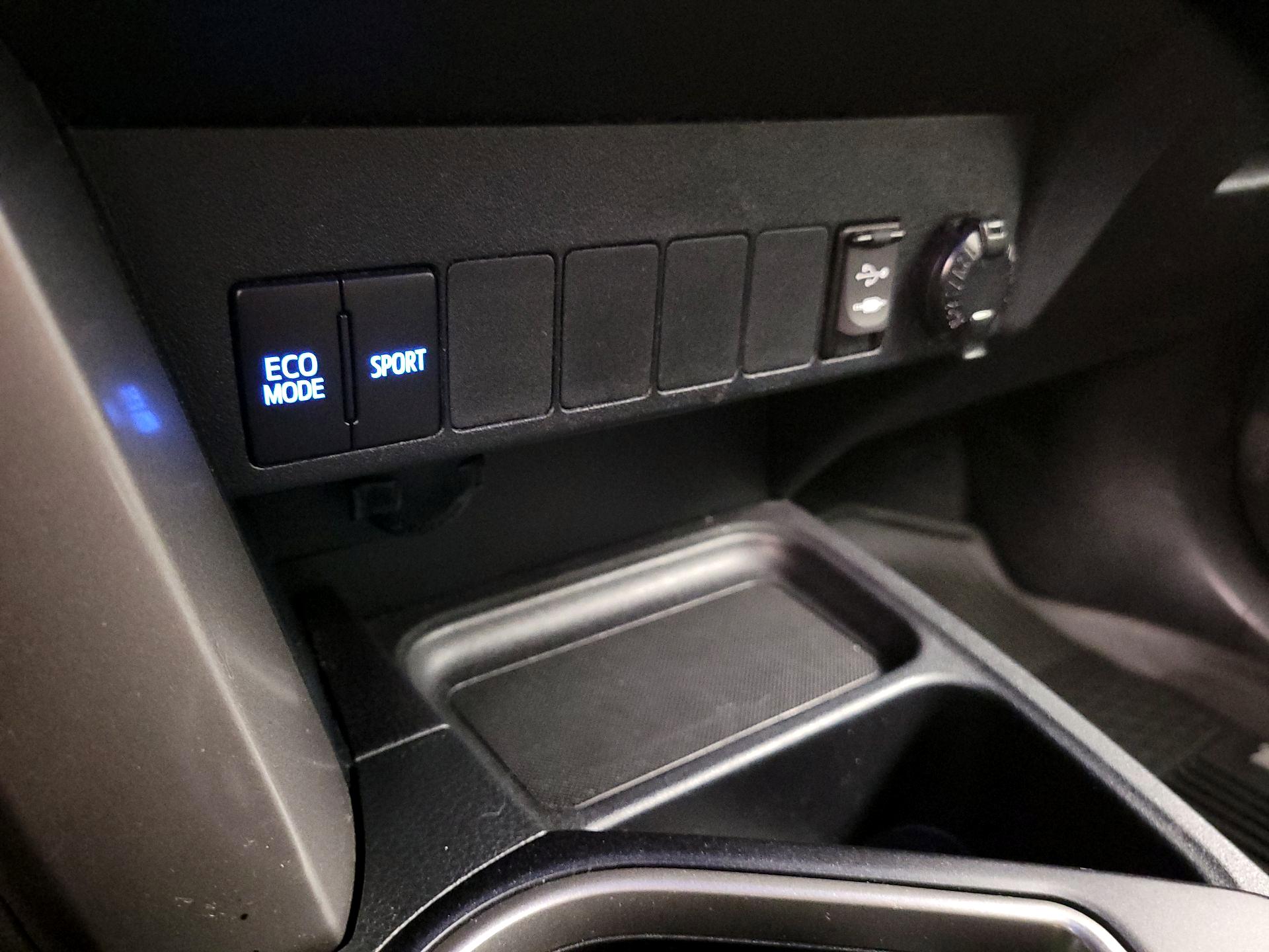 Thumbnail: 2018 Toyota RAV4 - 18