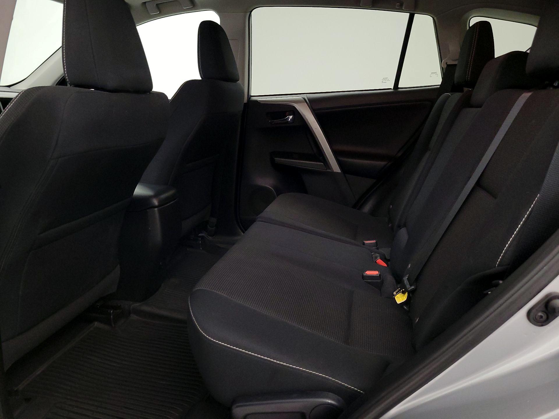 Thumbnail: 2018 Toyota RAV4 - 20