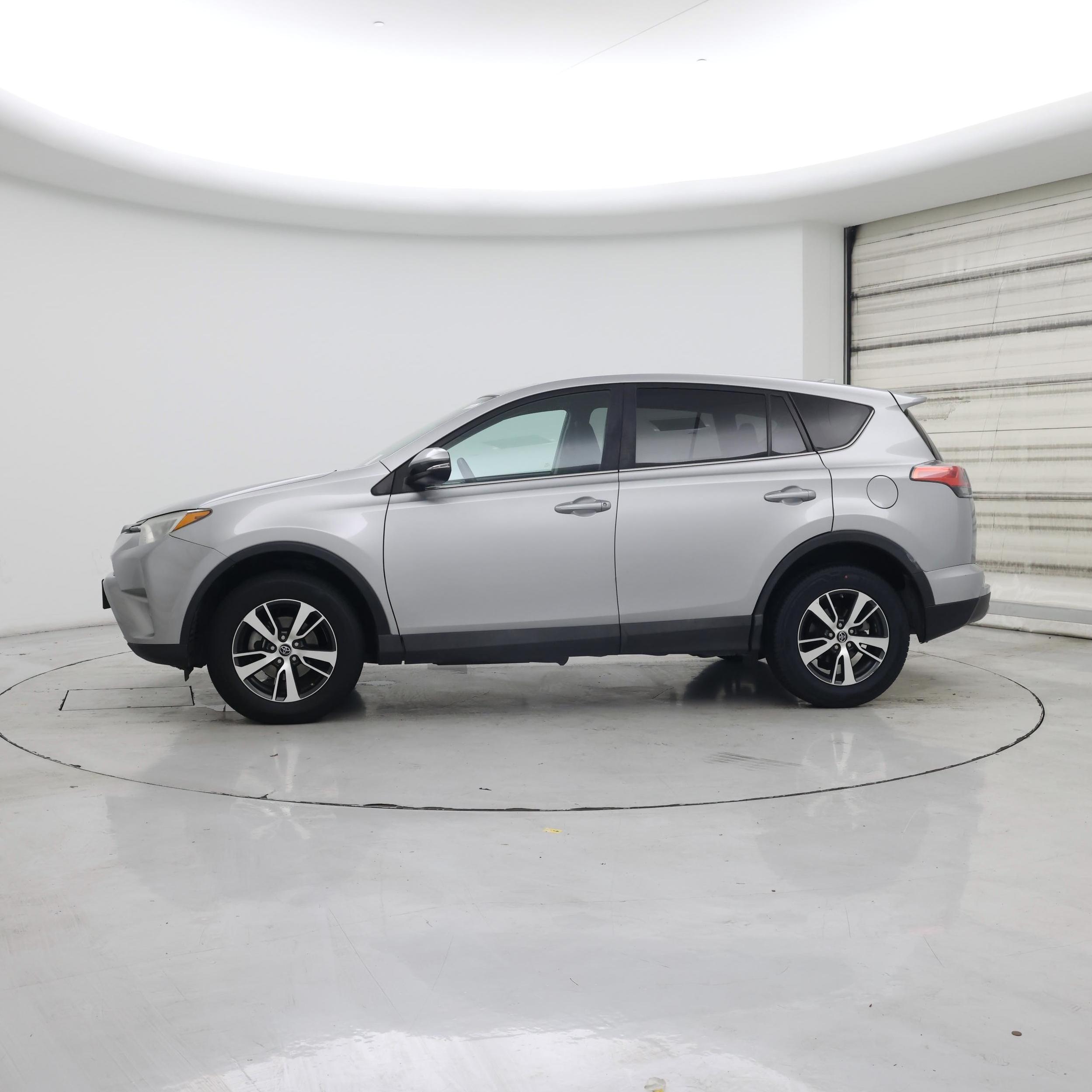 Thumbnail: 2018 Toyota RAV4 - 3