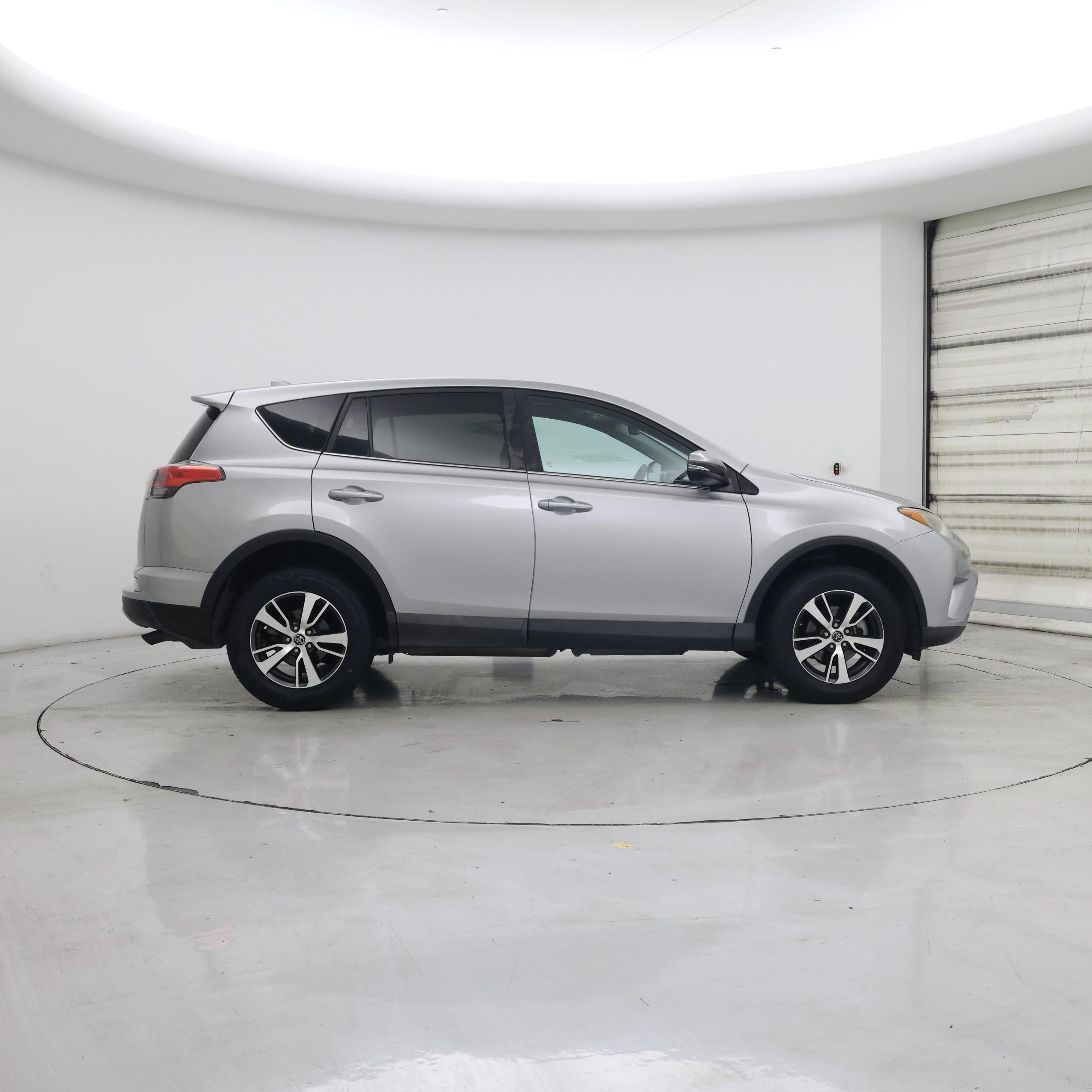 Thumbnail: 2018 Toyota RAV4 - 7