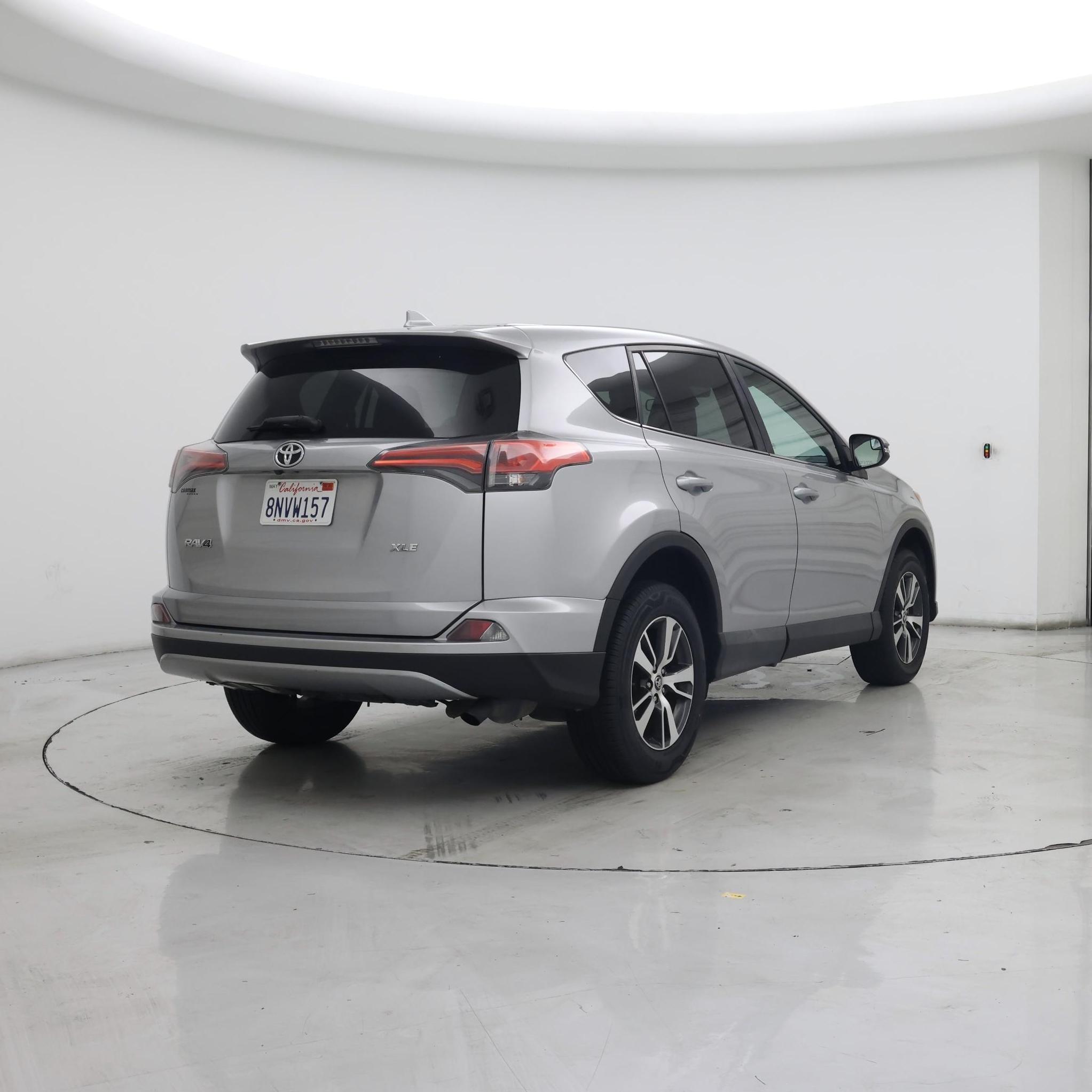 Thumbnail: 2018 Toyota RAV4 - 8