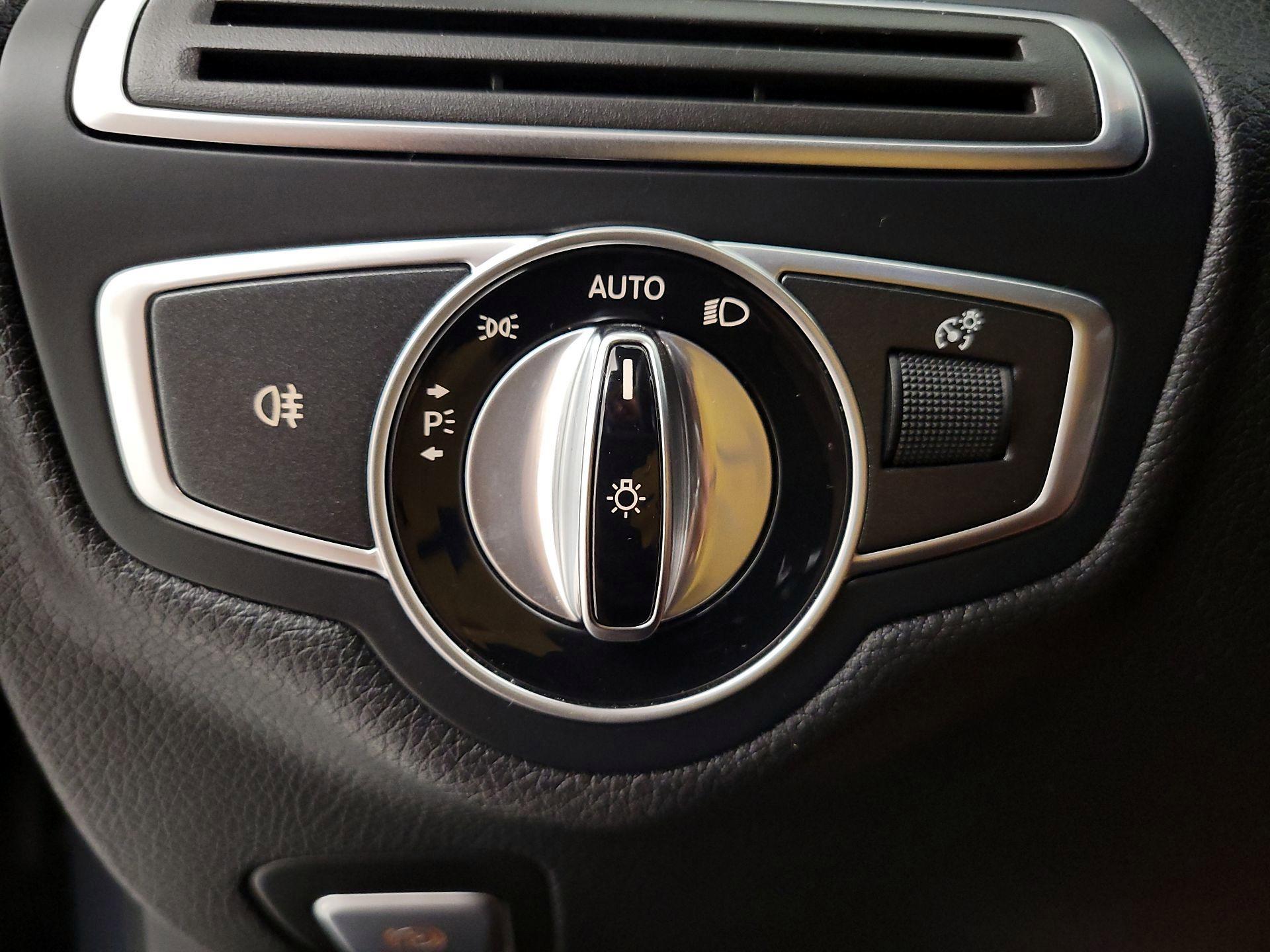 Thumbnail: 2016 Mercedes-Benz C-Class - 13