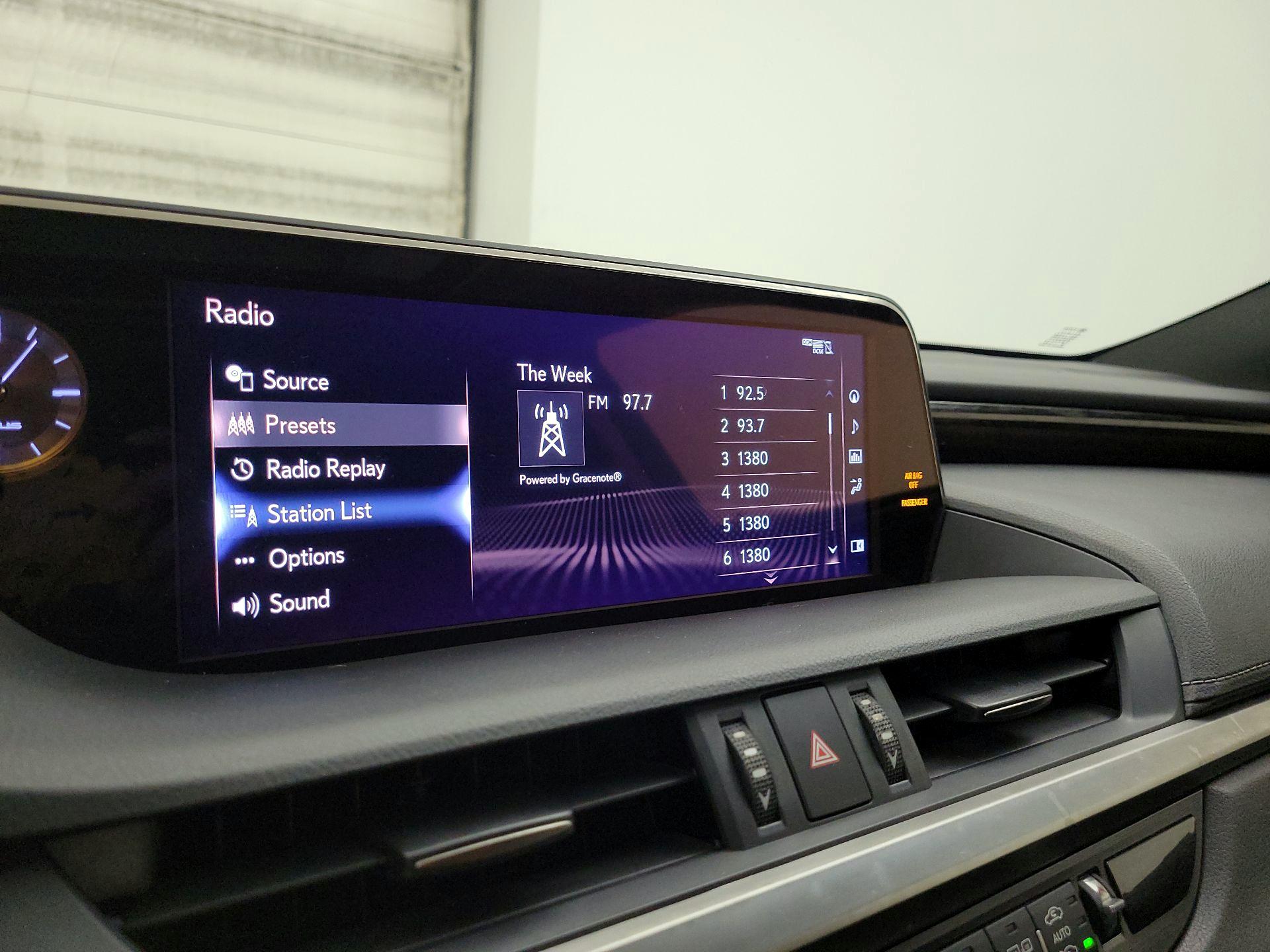 Thumbnail: 2019 Lexus ES - 16