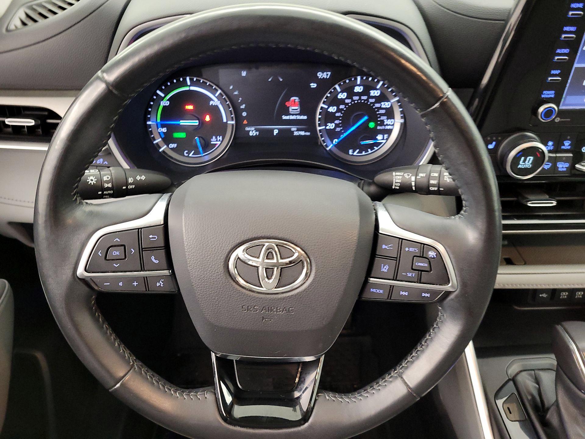 Thumbnail: 2021 Toyota Highlander - 10