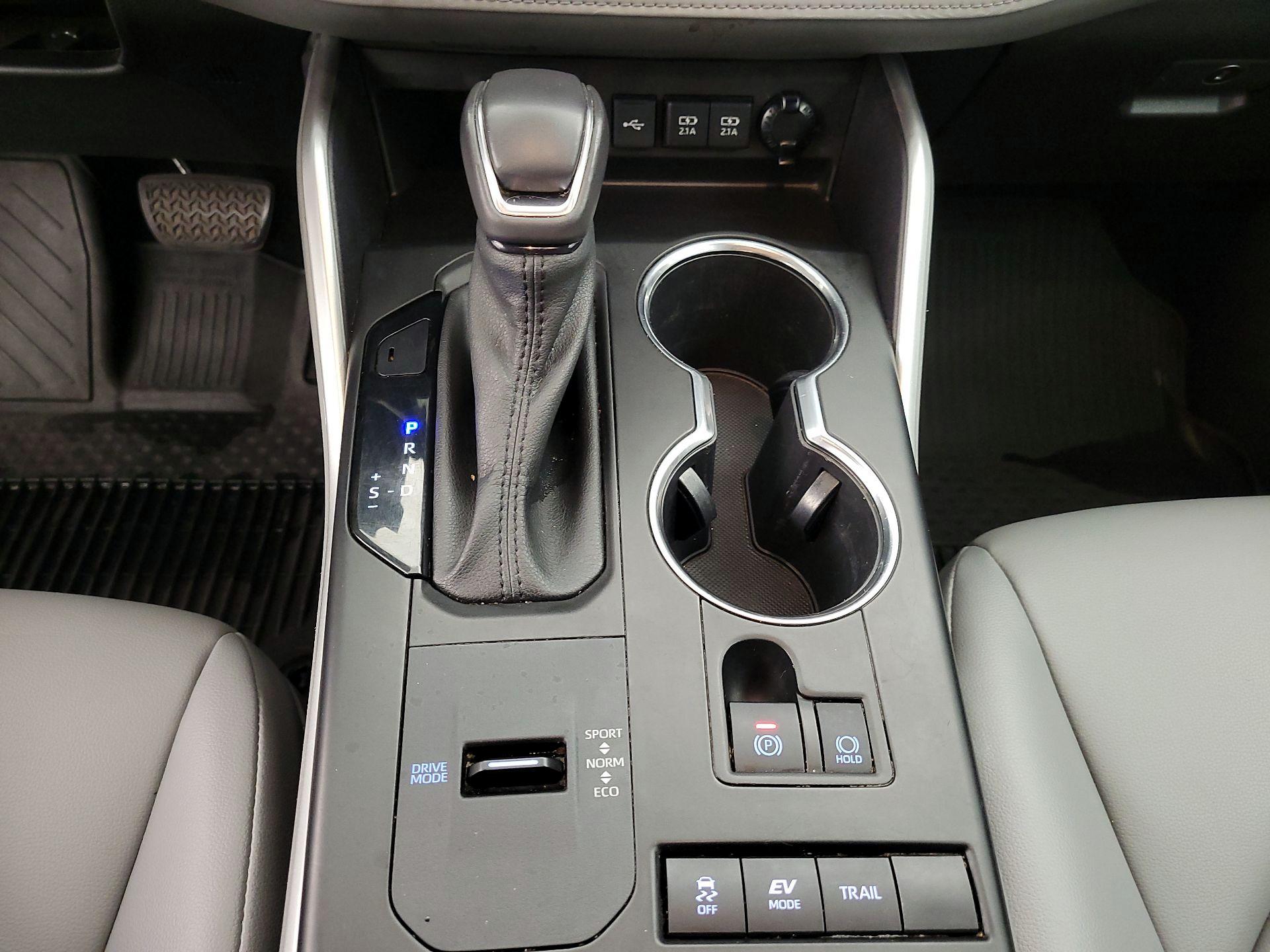 Thumbnail: 2021 Toyota Highlander - 18