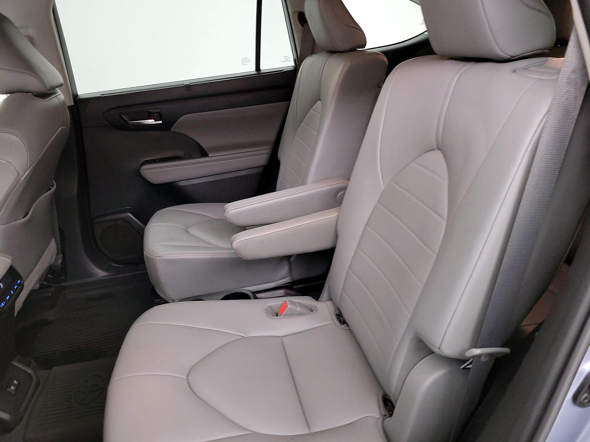 Thumbnail: 2021 Toyota Highlander - 20