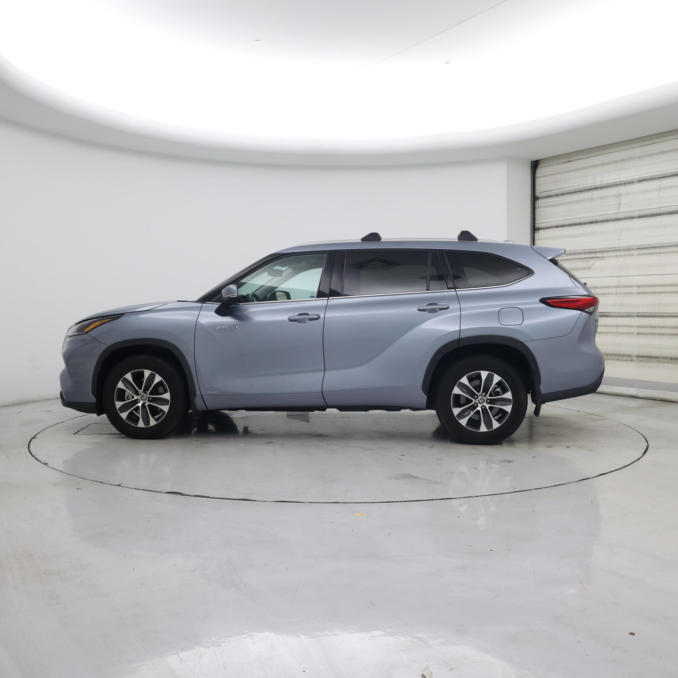 Thumbnail: 2021 Toyota Highlander - 3