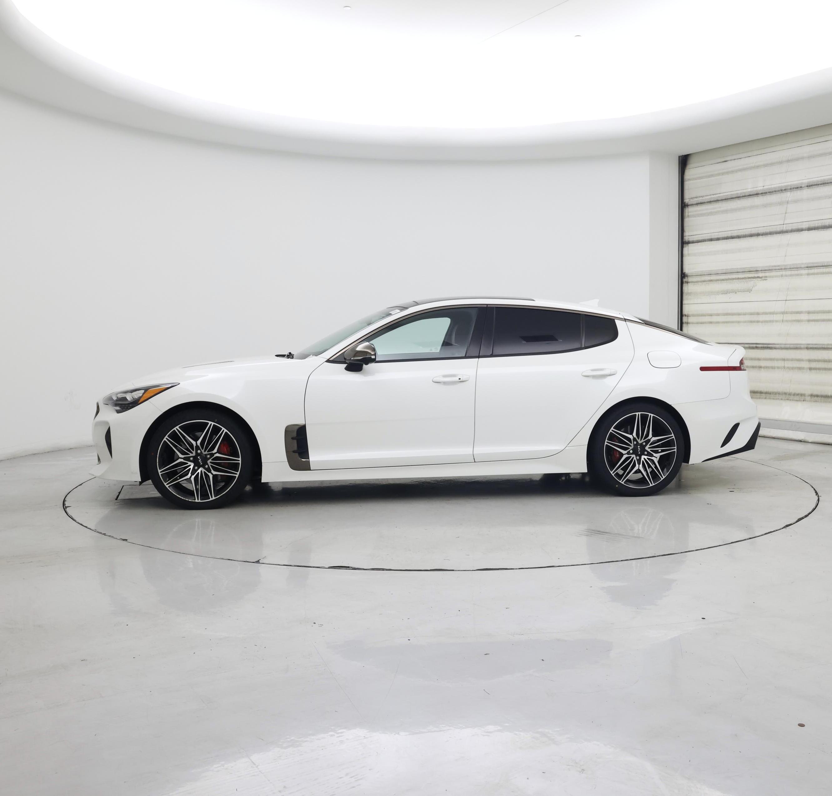 Thumbnail: 2022 Kia Stinger - 3