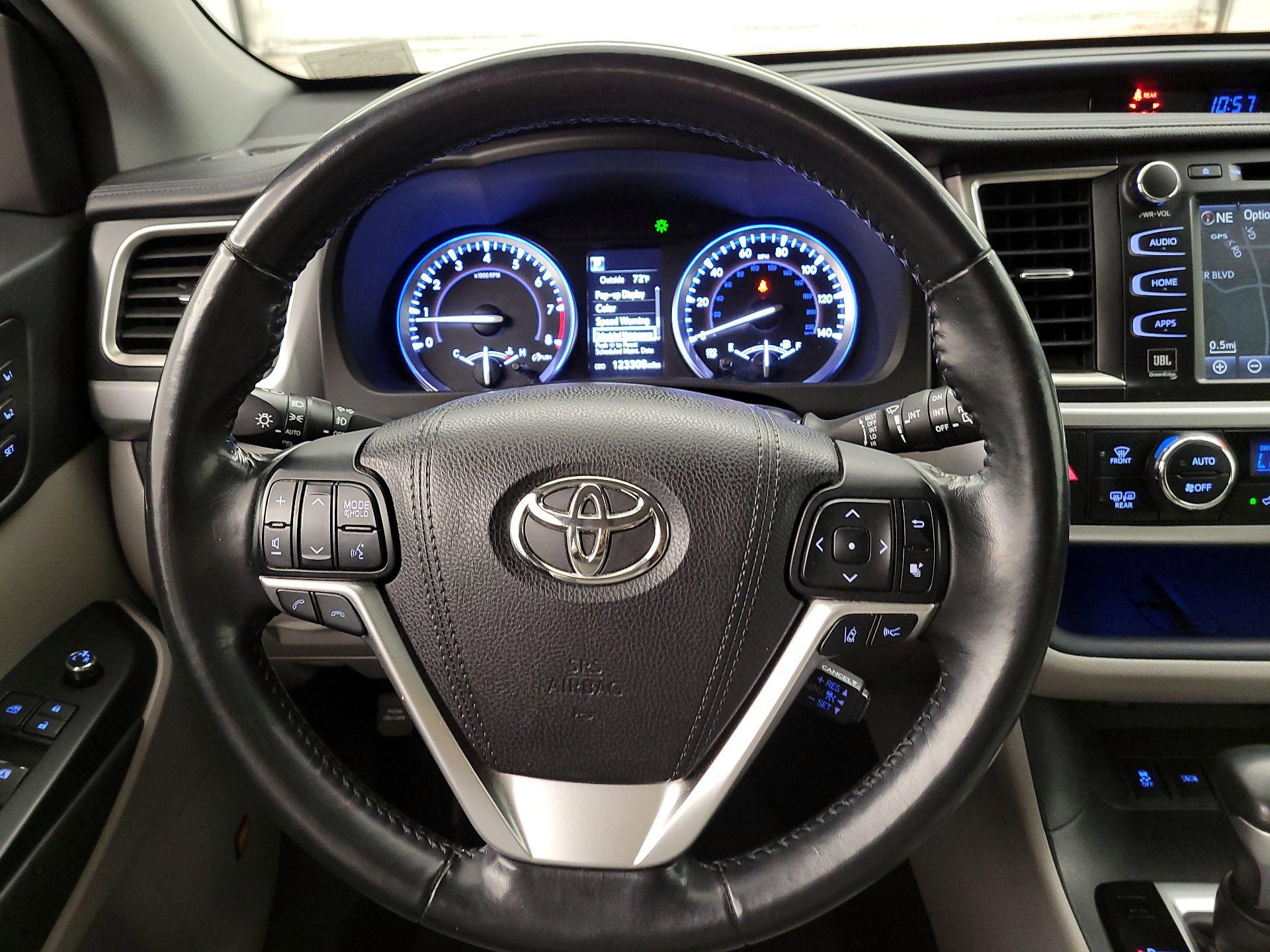 Thumbnail: 2017 Toyota Highlander - 10
