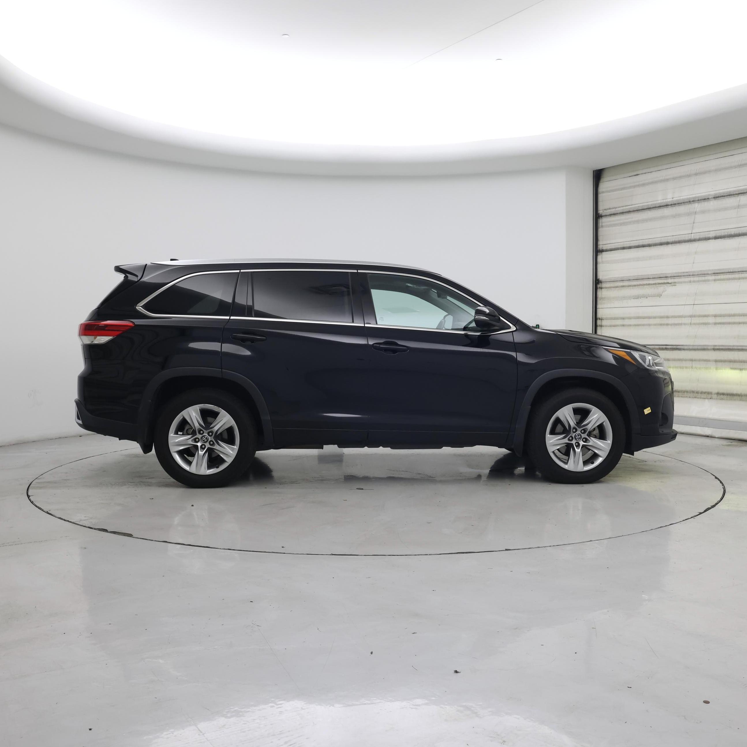 Thumbnail: 2017 Toyota Highlander - 7