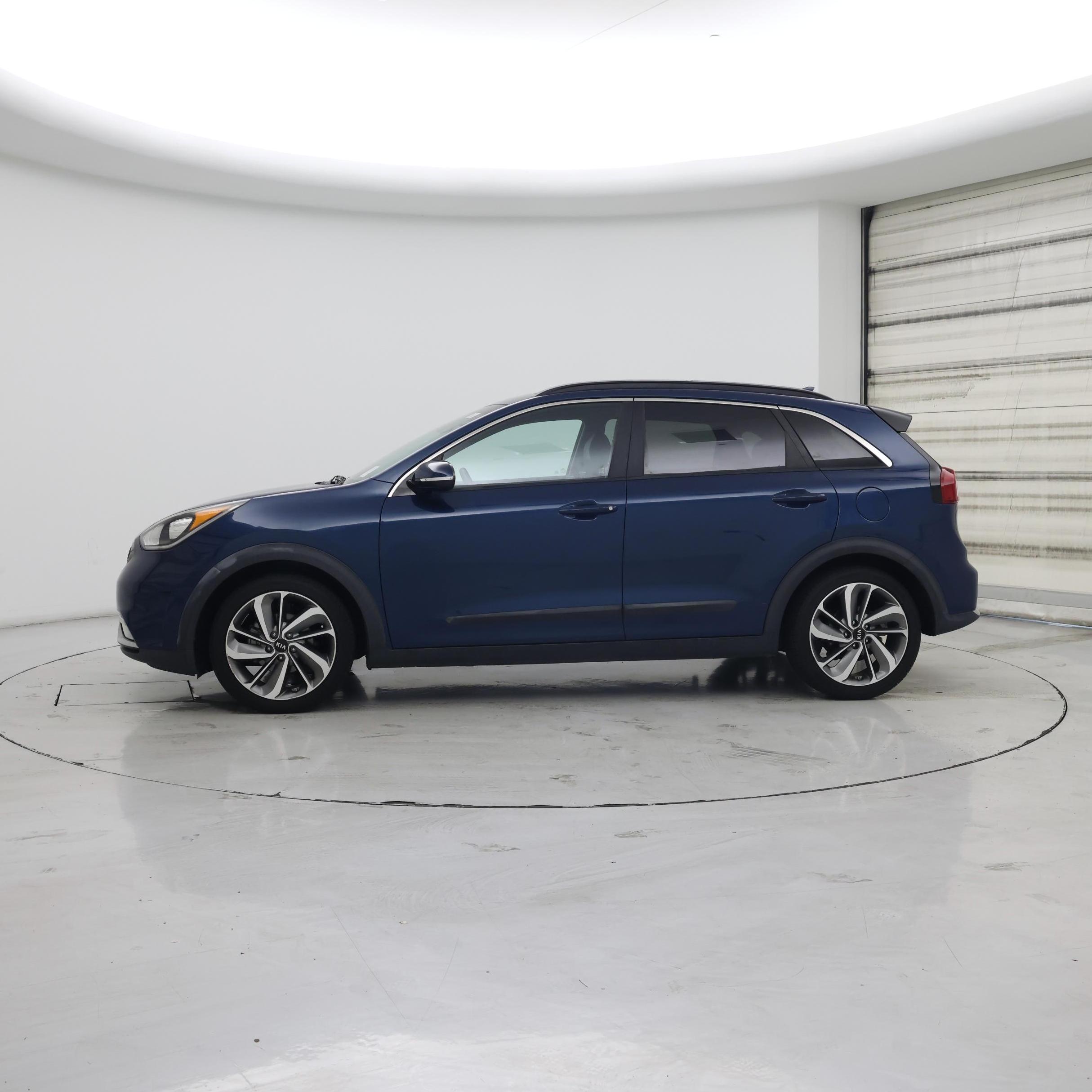 Thumbnail: 2017 Kia Niro - 3