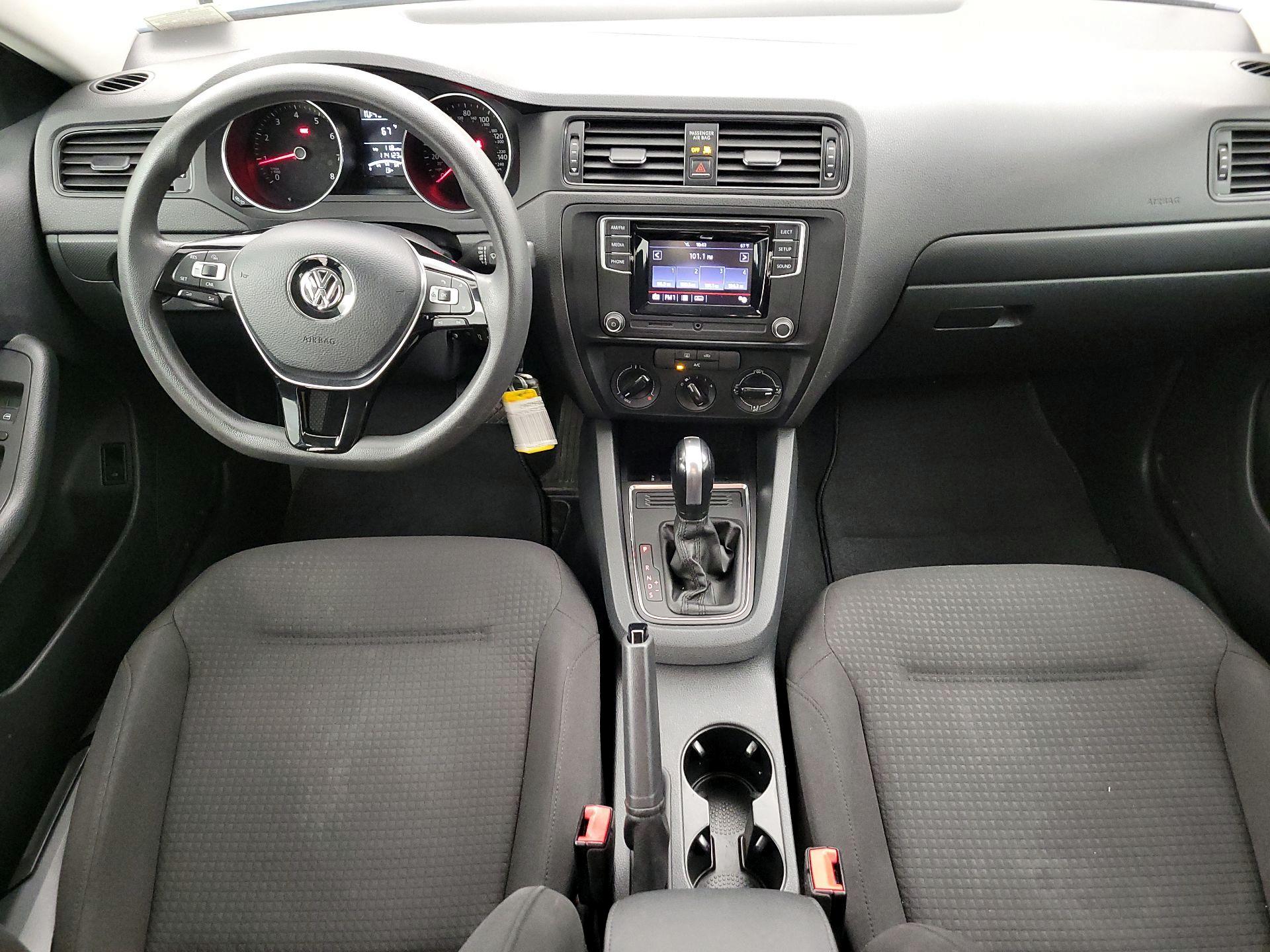 Thumbnail: 2016 Volkswagen Jetta - 9