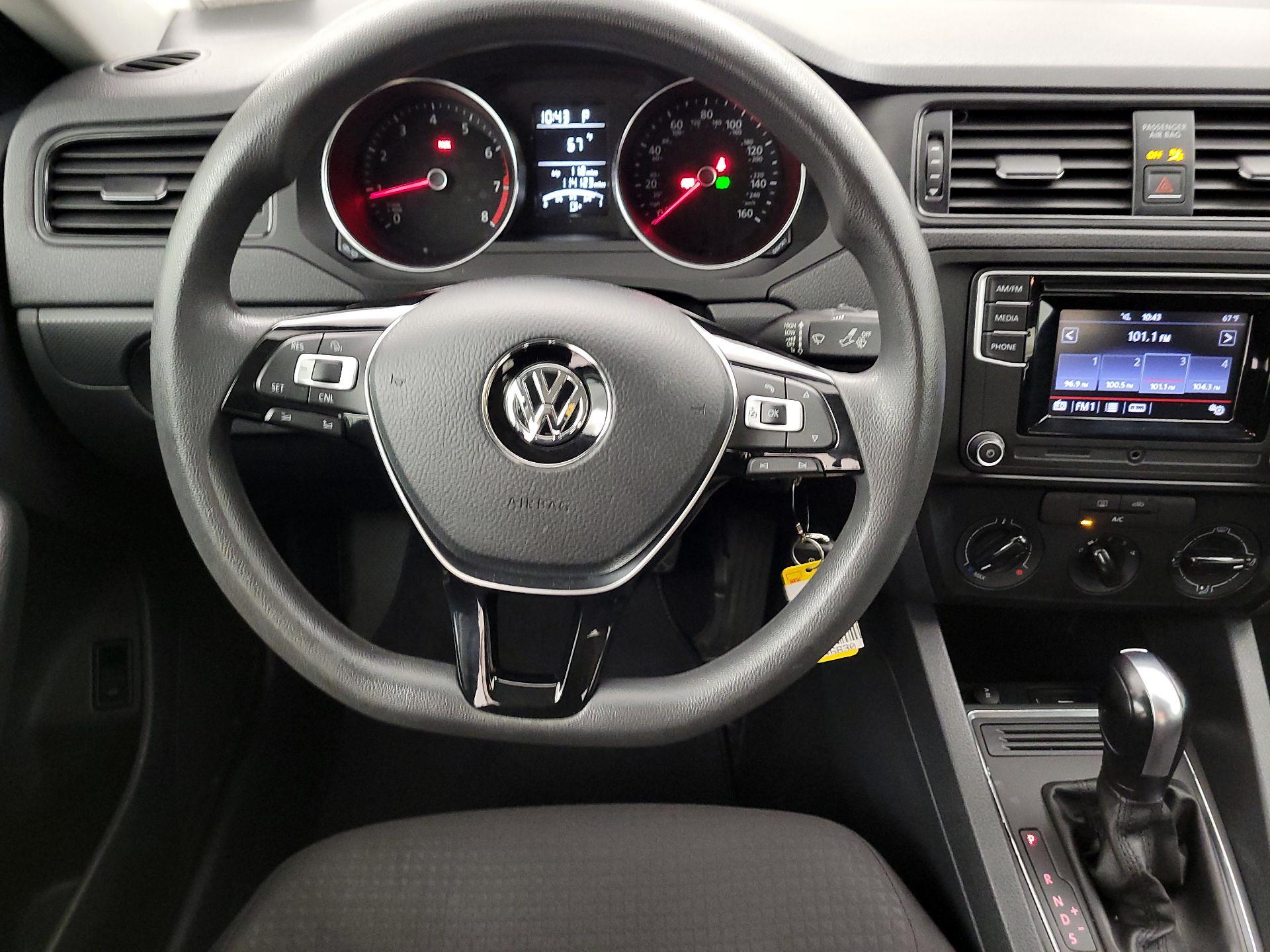 Thumbnail: 2016 Volkswagen Jetta - 10