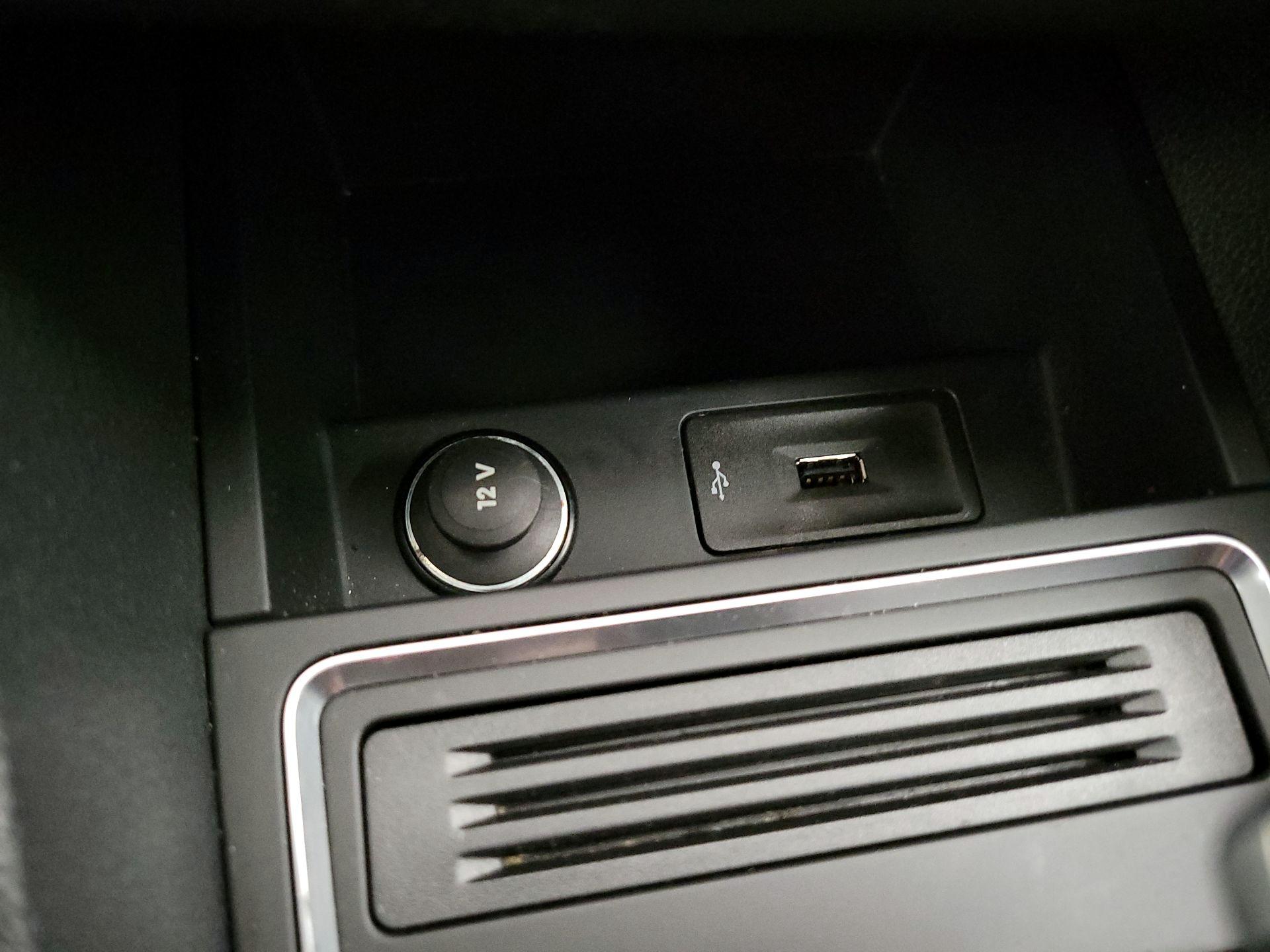 Thumbnail: 2016 Volkswagen Jetta - 16