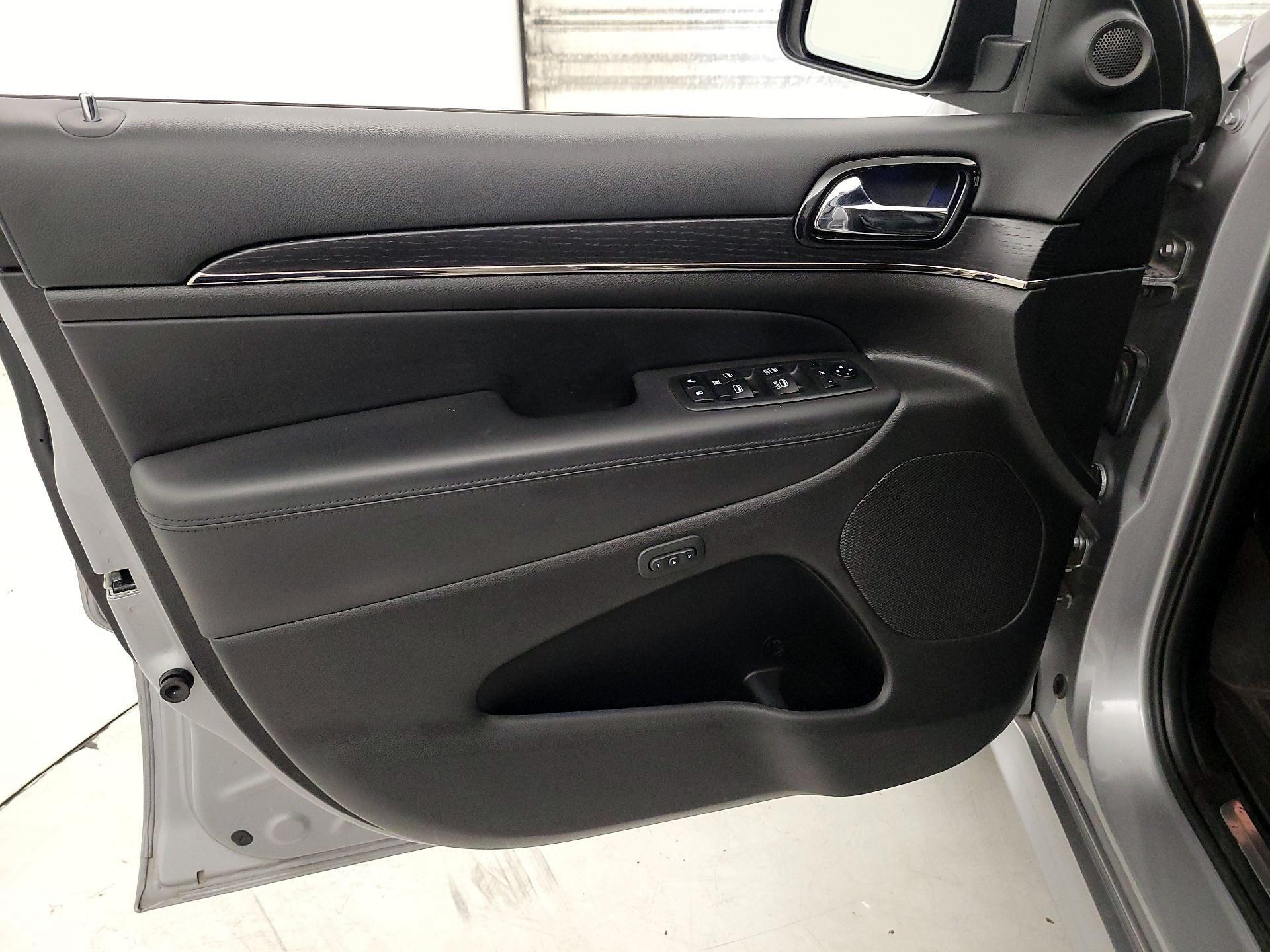 Thumbnail: 2021 Jeep Grand Cherokee - 12