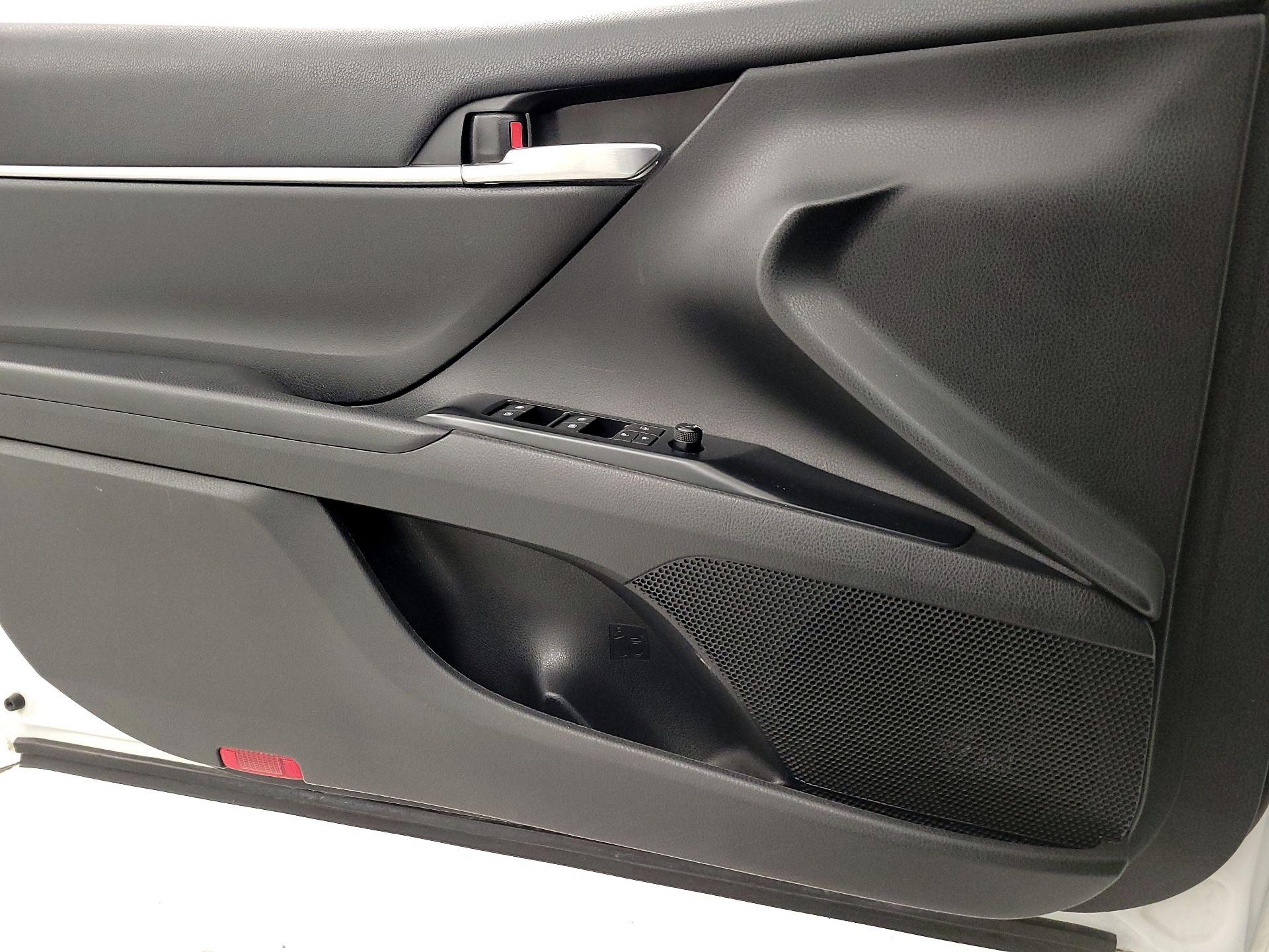 Thumbnail: 2020 Toyota Camry - 12