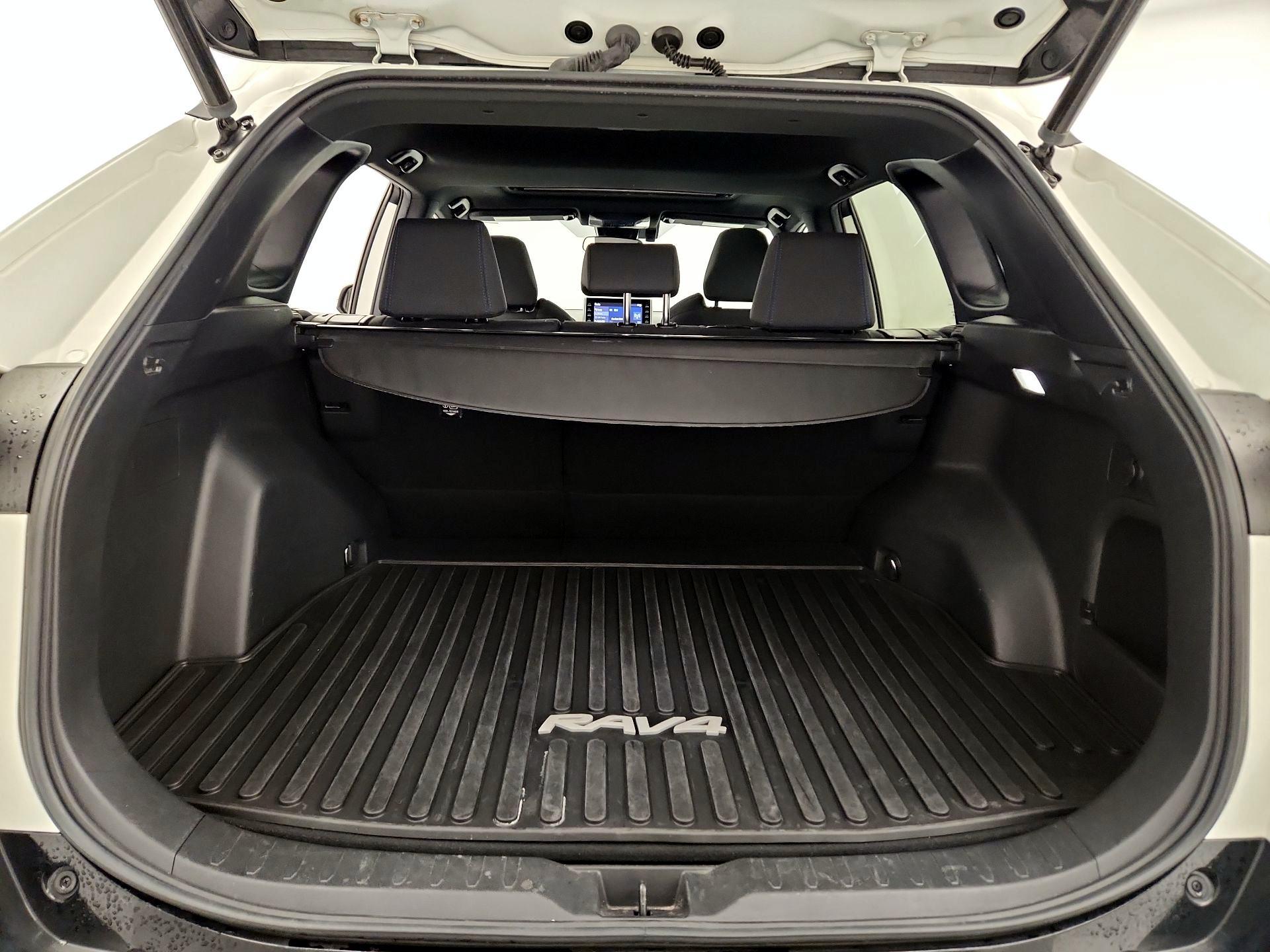 Thumbnail: 2022 Toyota RAV4 - 20