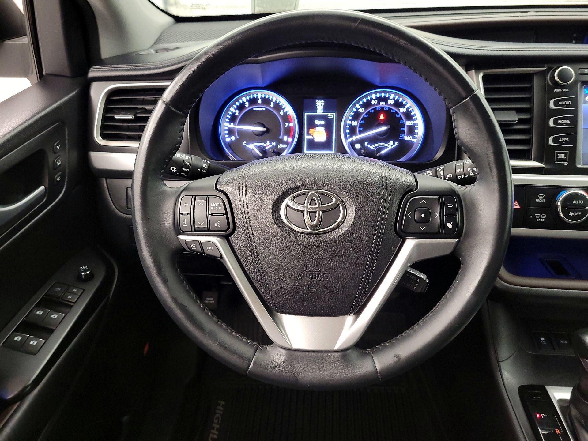 Thumbnail: 2016 Toyota Highlander - 10