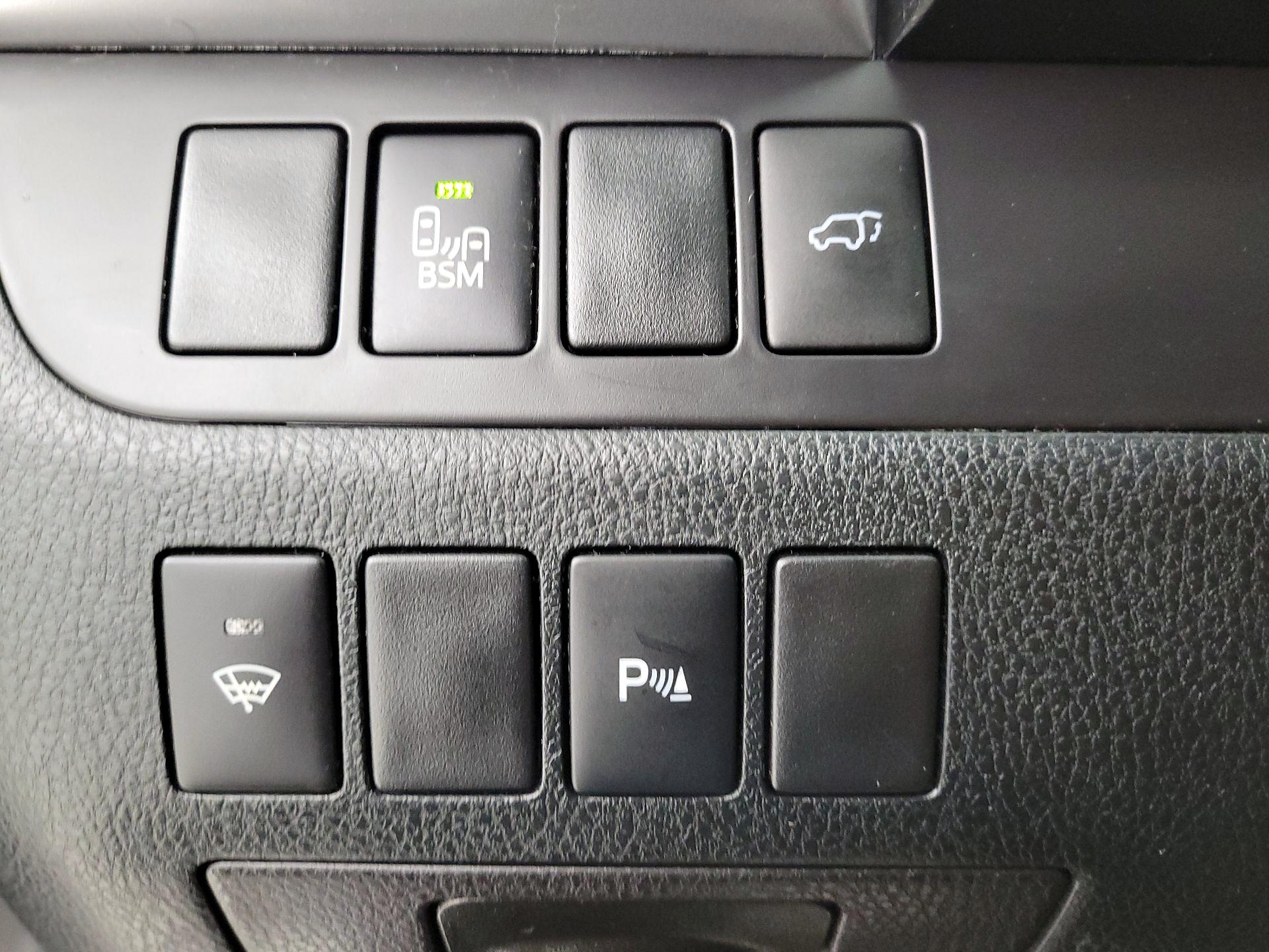 Thumbnail: 2016 Toyota Highlander - 13