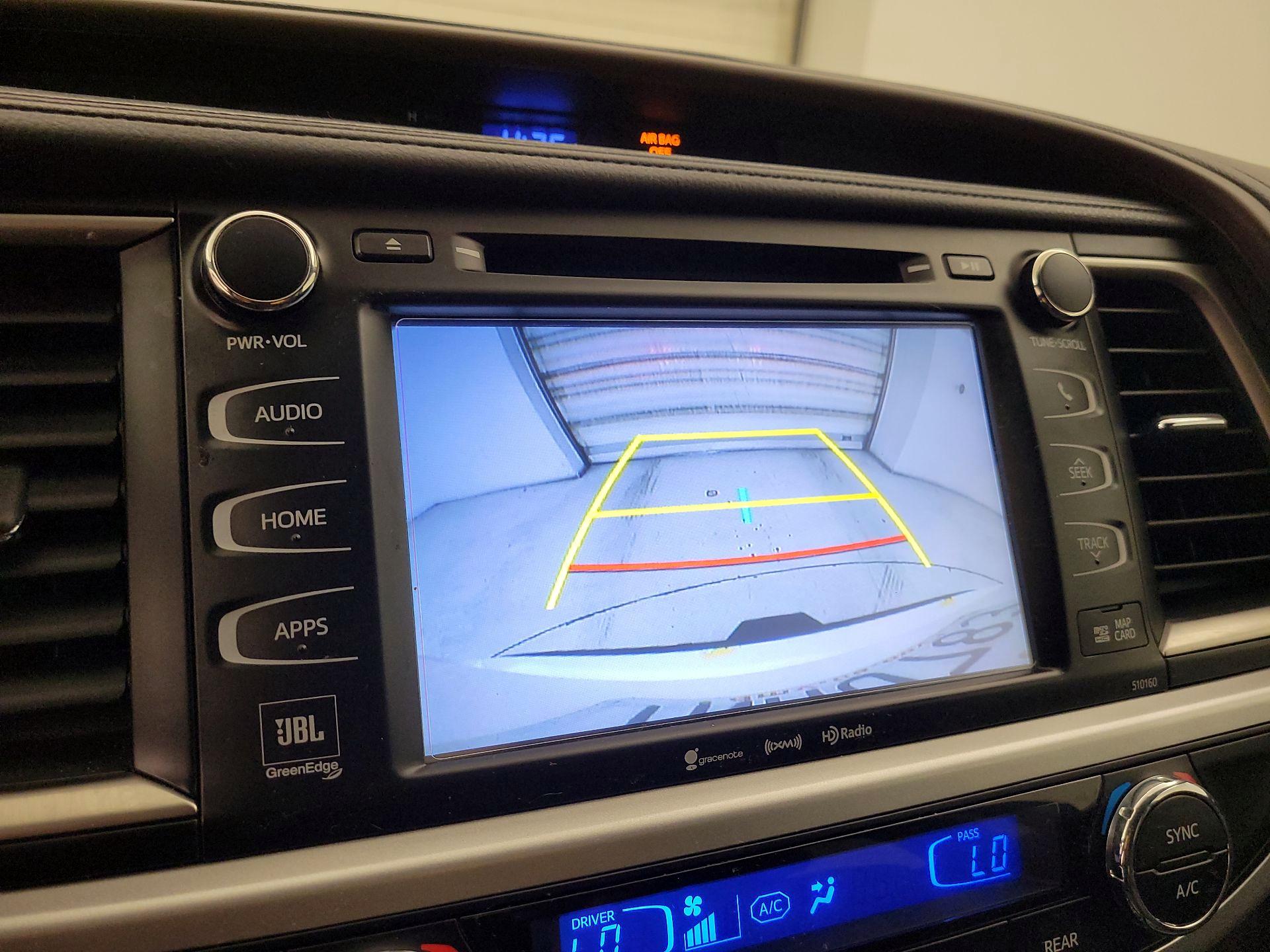 Thumbnail: 2016 Toyota Highlander - 14
