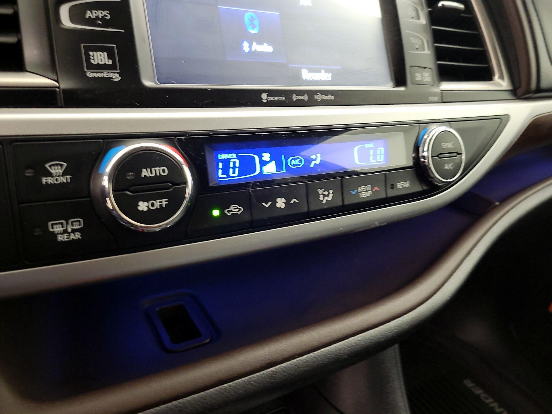 Thumbnail: 2016 Toyota Highlander - 16