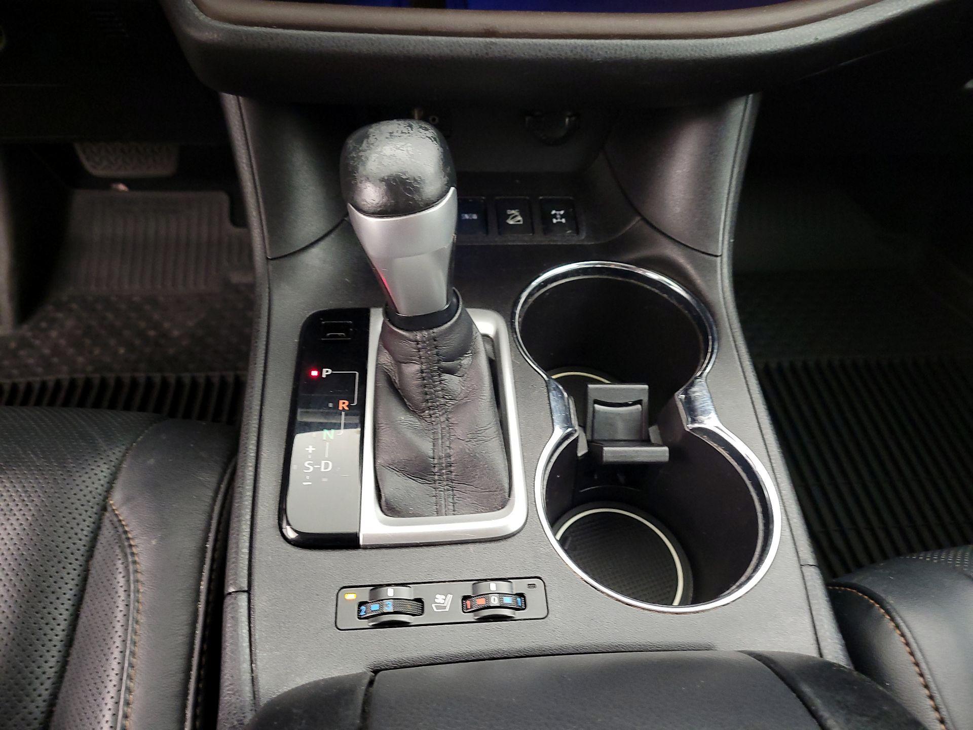 Thumbnail: 2016 Toyota Highlander - 17