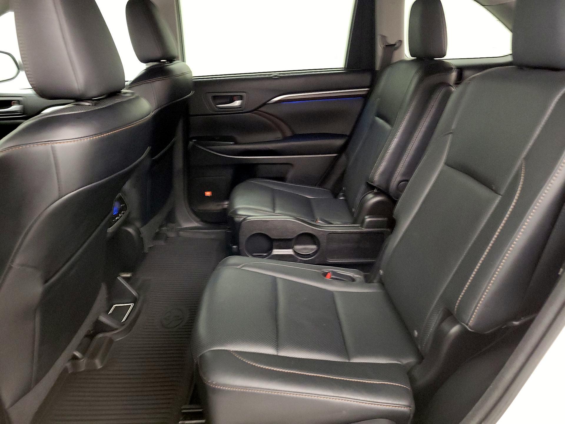 Thumbnail: 2016 Toyota Highlander - 19