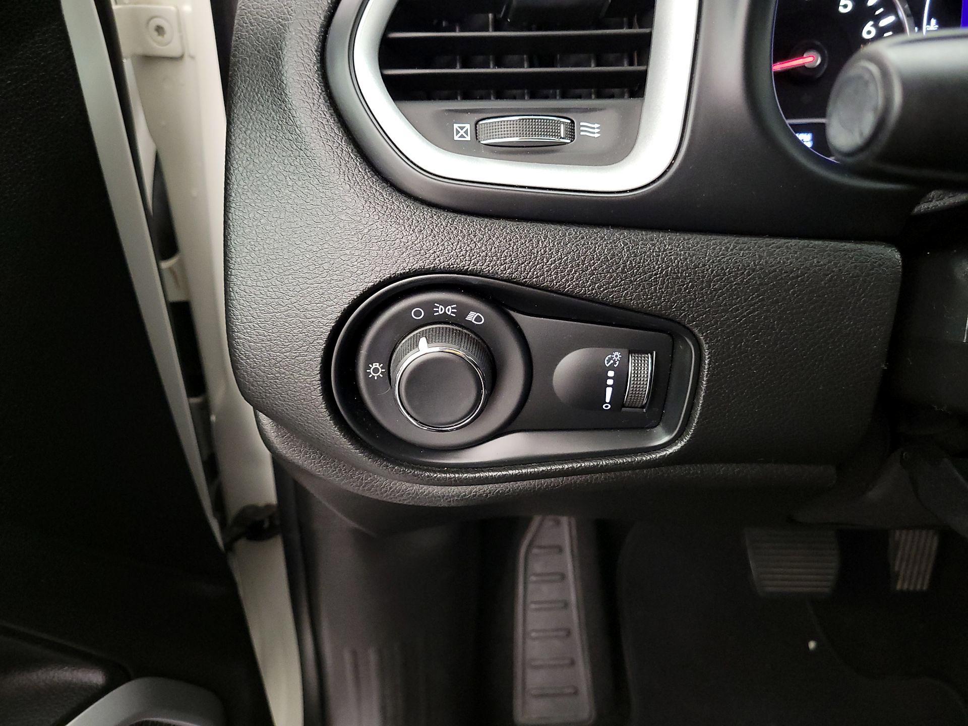 Thumbnail: 2018 Jeep Renegade - 13