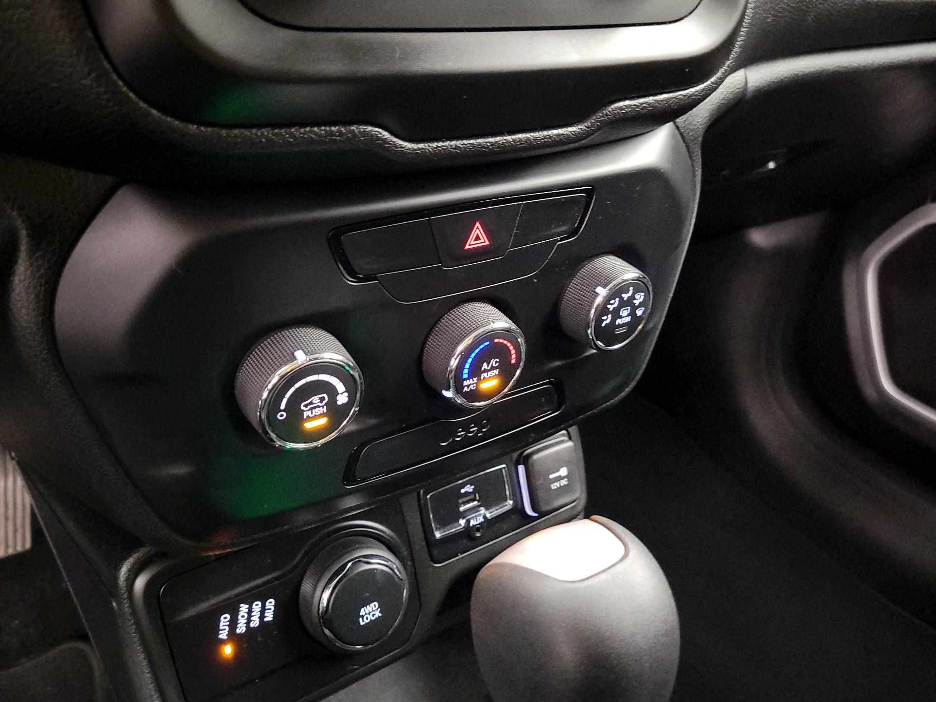 Thumbnail: 2018 Jeep Renegade - 16