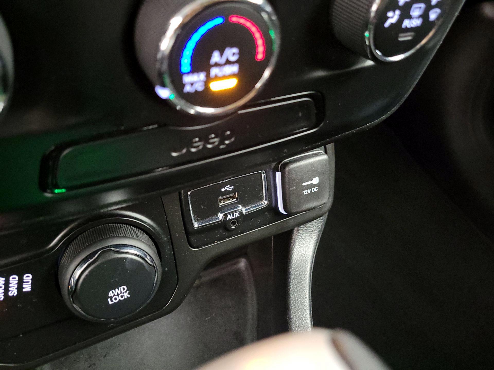 Thumbnail: 2018 Jeep Renegade - 18