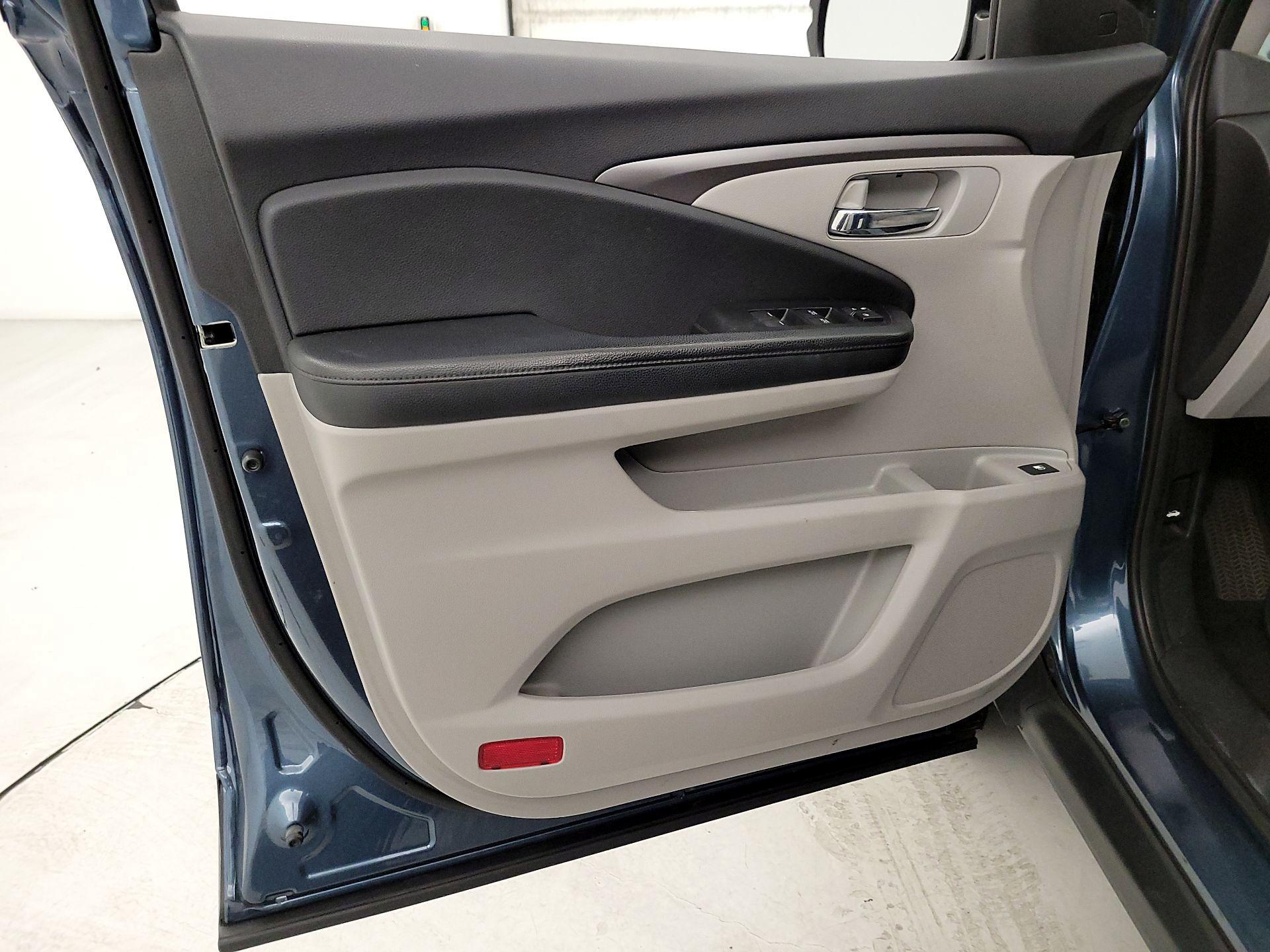 Thumbnail: 2019 Honda Pilot - 12