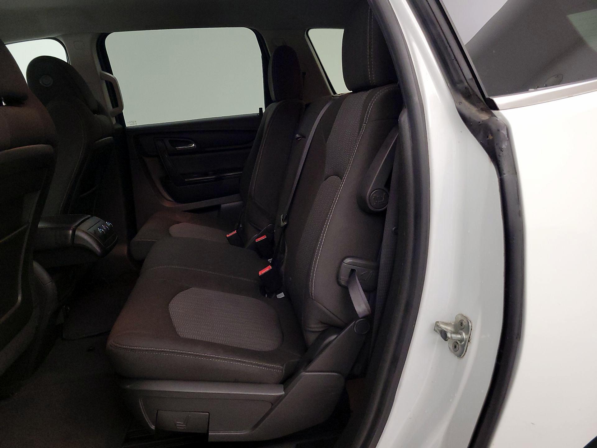 Thumbnail: 2017 Chevrolet Traverse - 19