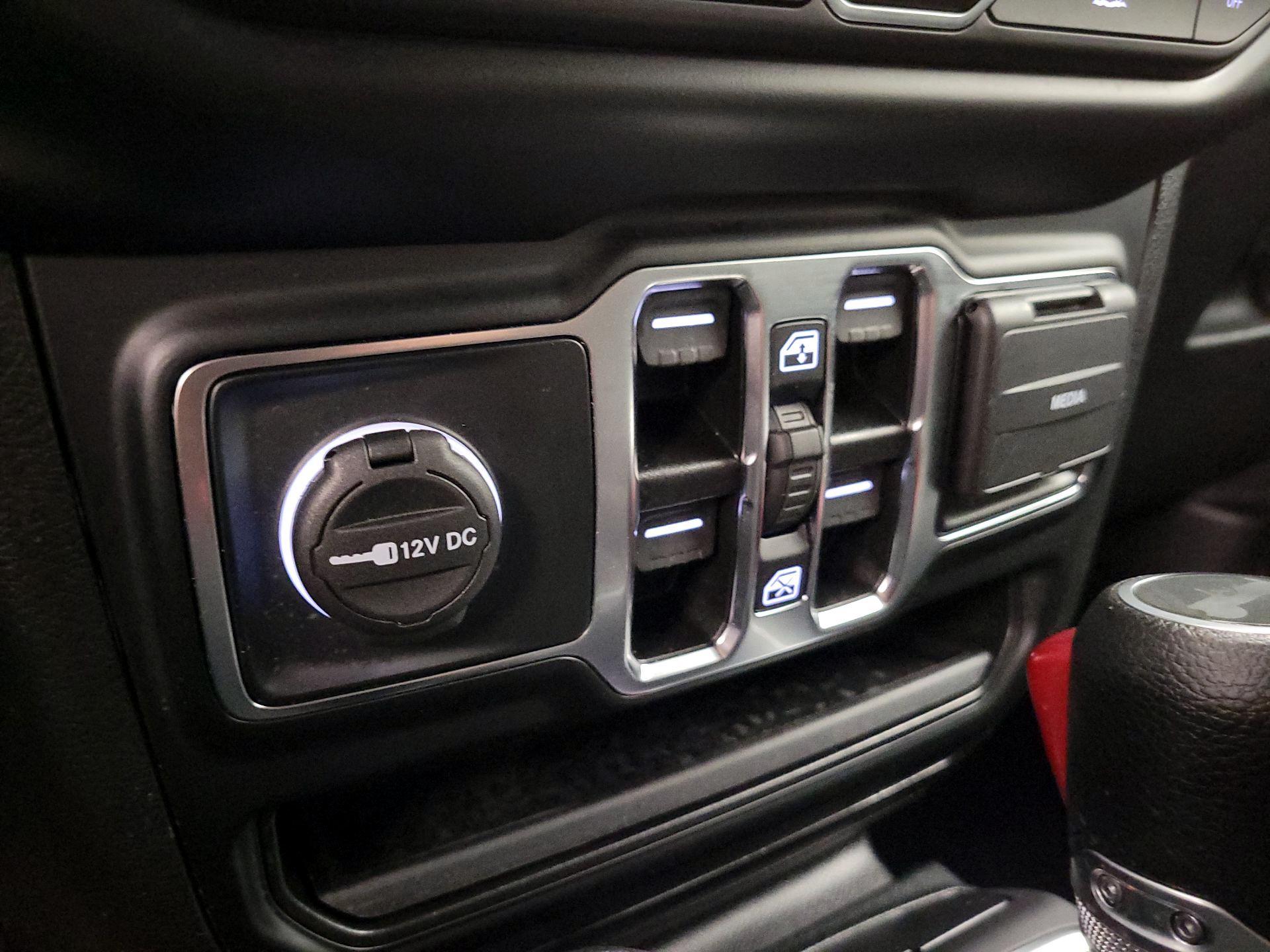 Thumbnail: 2022 Jeep Wrangler - 18