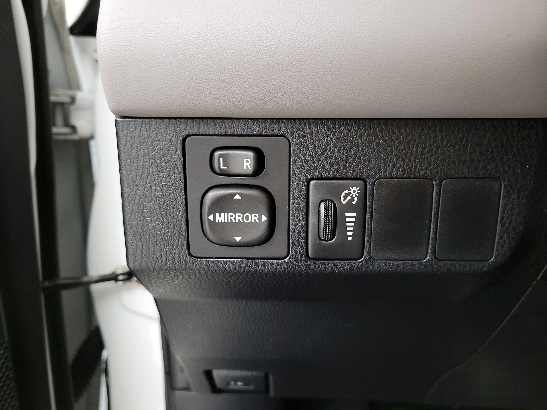 Thumbnail: 2016 Toyota RAV4 - 13