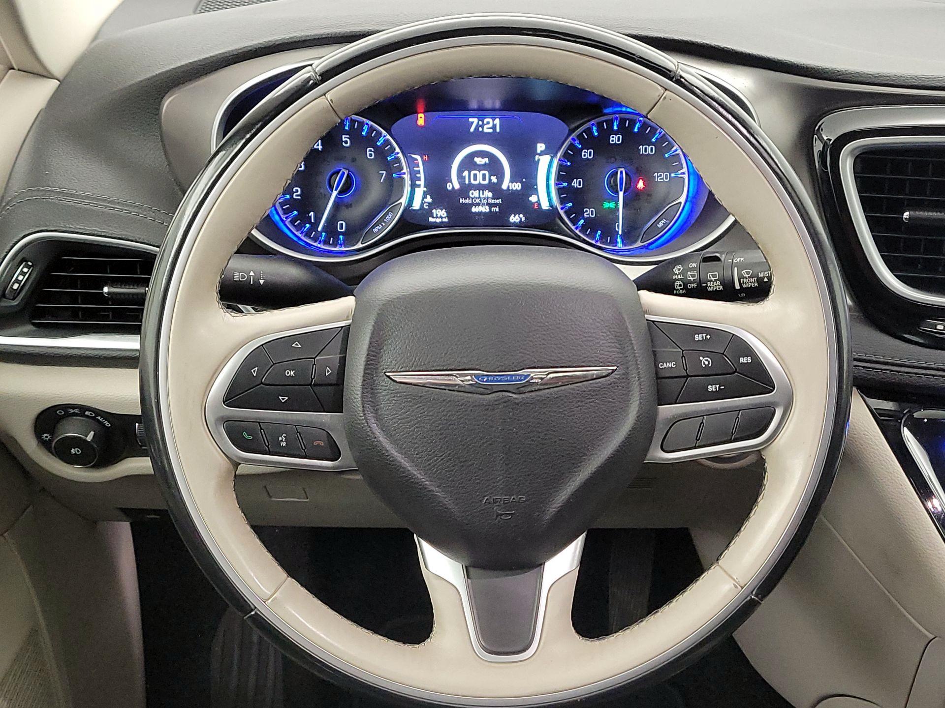 Thumbnail: 2018 Chrysler Pacifica - 10