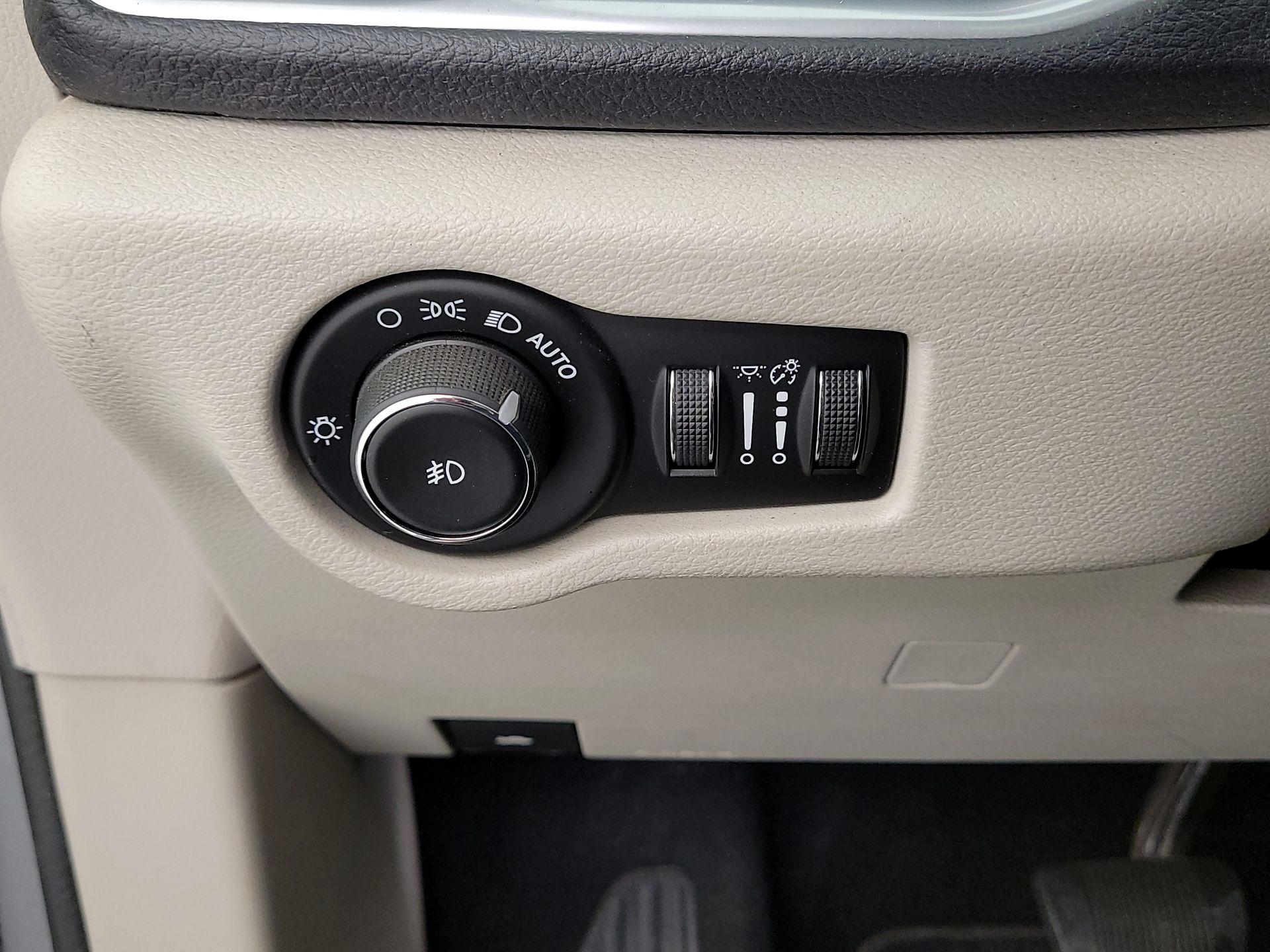 Thumbnail: 2018 Chrysler Pacifica - 13